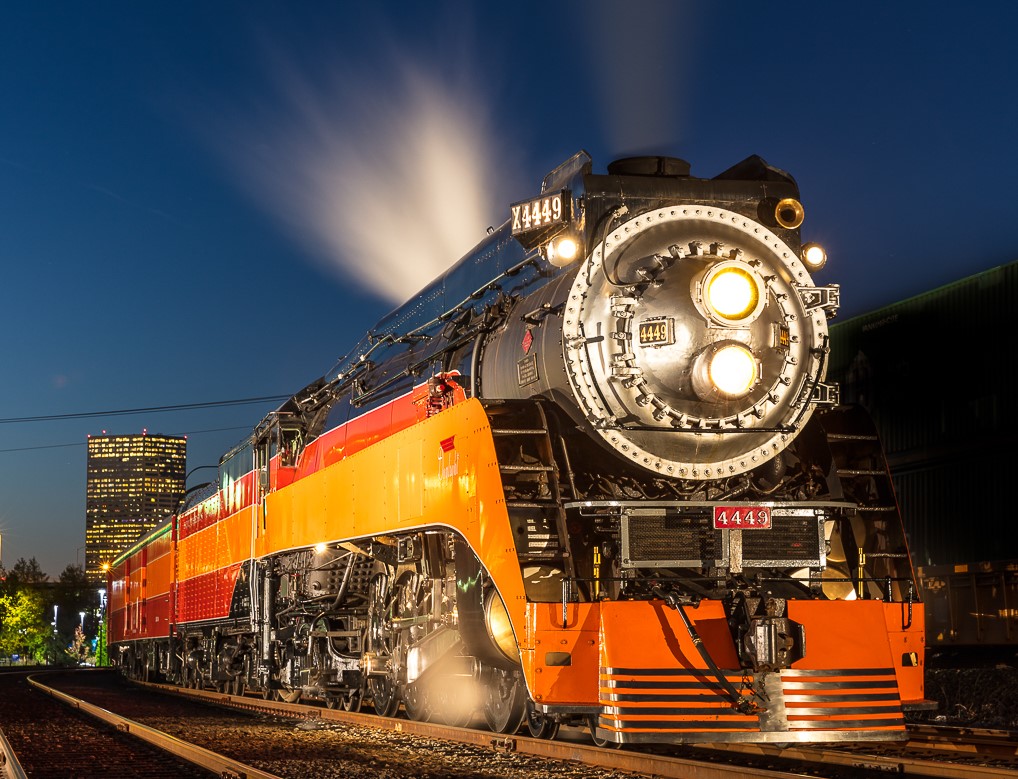 BROADWAY Southern Pacific GS-4 #4444 In-Service Post War Daylight, Paragon4 Sound/DC/DCC Smoke