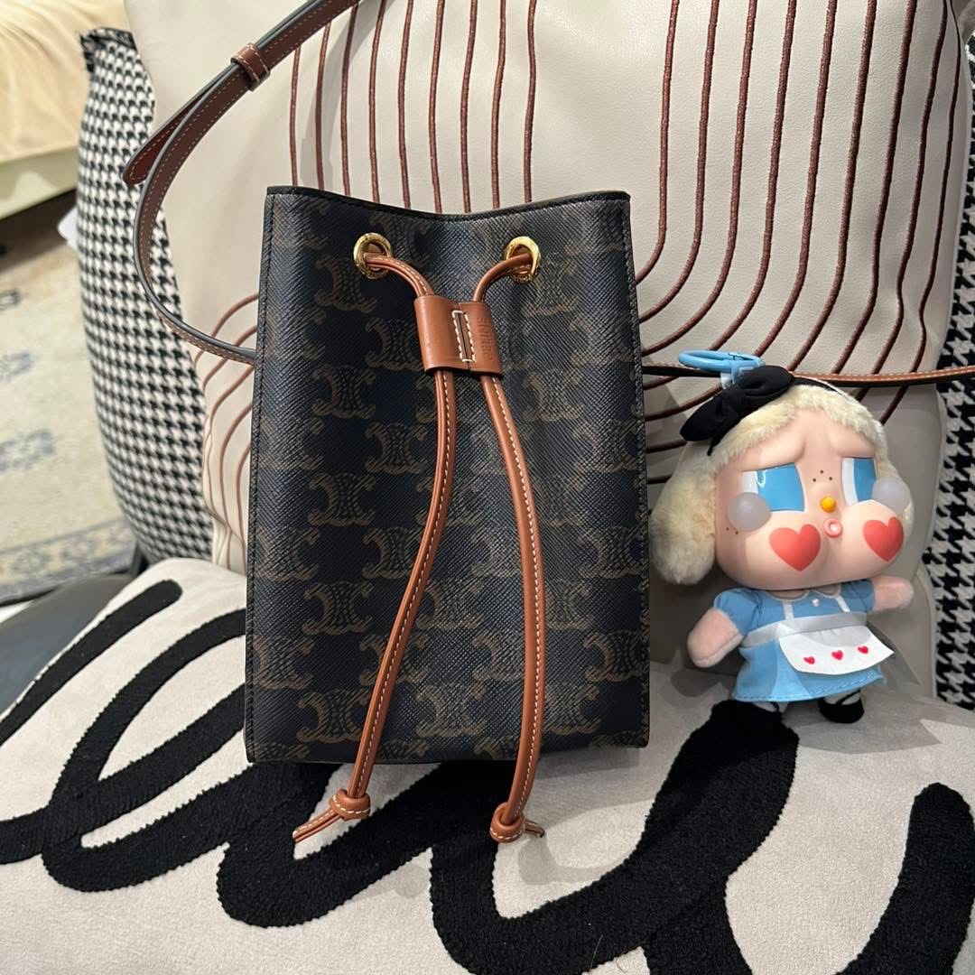 Celine MICRO SAILOR IN TRIOMPHE Bucket Bag,100%Authentic,98%new ✅專門店收據✅dust bag
