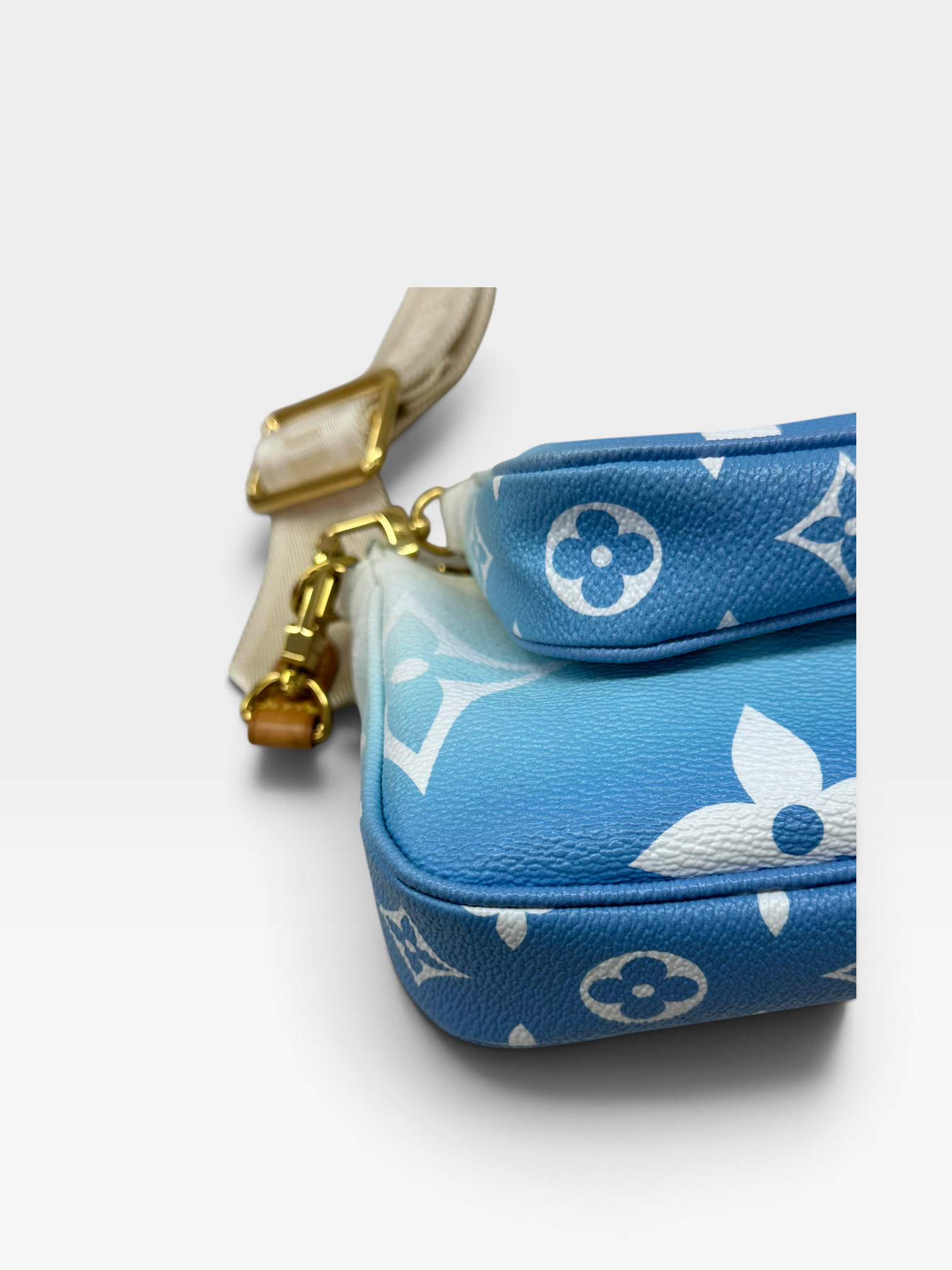 Pre-Owned LV Multi Pochette / Product Code: 092502