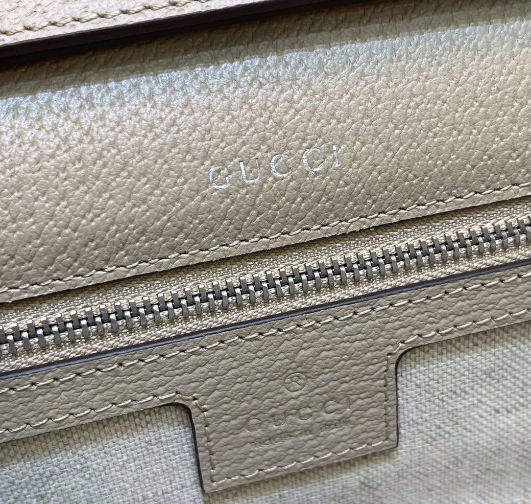 ✈️✈️✈️🔥𝐆𝐮𝐜𝐜𝐢 酒神腋下肩背包# ▪️型号 : 731782 ▪️尺寸 : 25*14*4cm 𝐷𝑖𝑜𝑛𝑦𝑠𝑢𝑠时尚单品永远少不了的酒神包又添新成员啦[耶]依然采用辨识度极高的虎头锁扣、包身小巧轻便. 经典PVC老花➕牛皮❗️搭配2条肩带 链条是现在最流行的腋下背法、最重点的红绿织带饰以饰钉“Gucci”DlY斜挎带太好看了！内部容量大、翻盖口袋双接档、还可当手包使用。