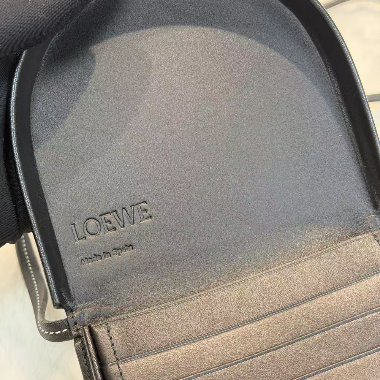 ▪️迷你x可愛小個子最愛 Loewe calfskin heel pouch