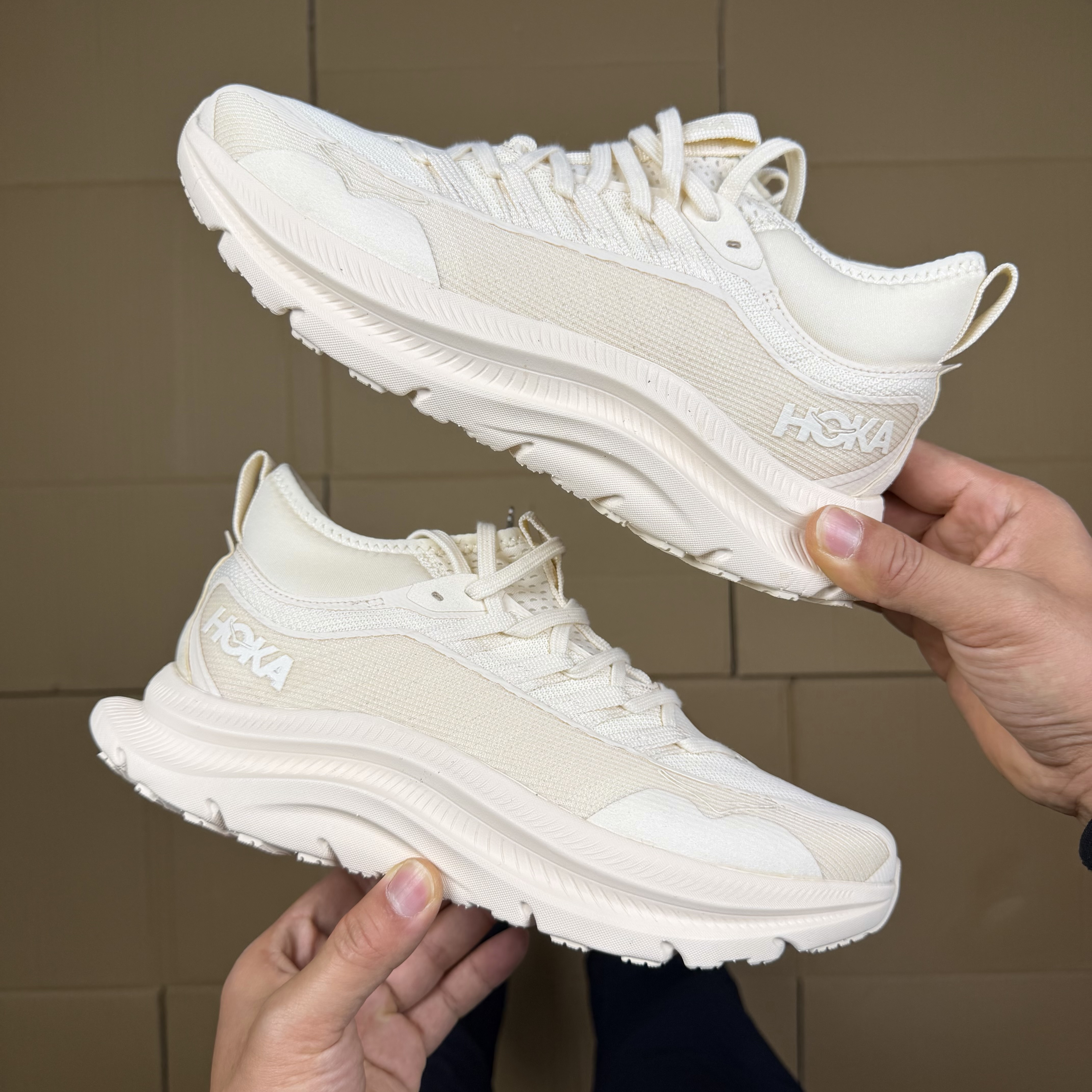 Hoka One One Kawana Mid