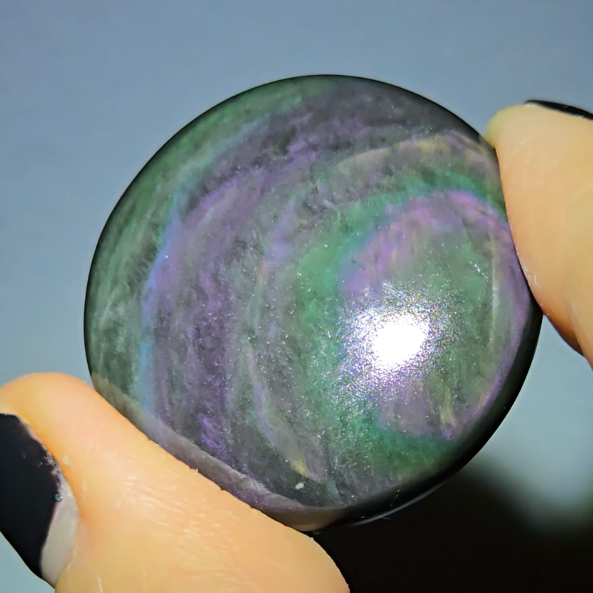 Velvet obsidian cabochon with intense chatoyance - OB16