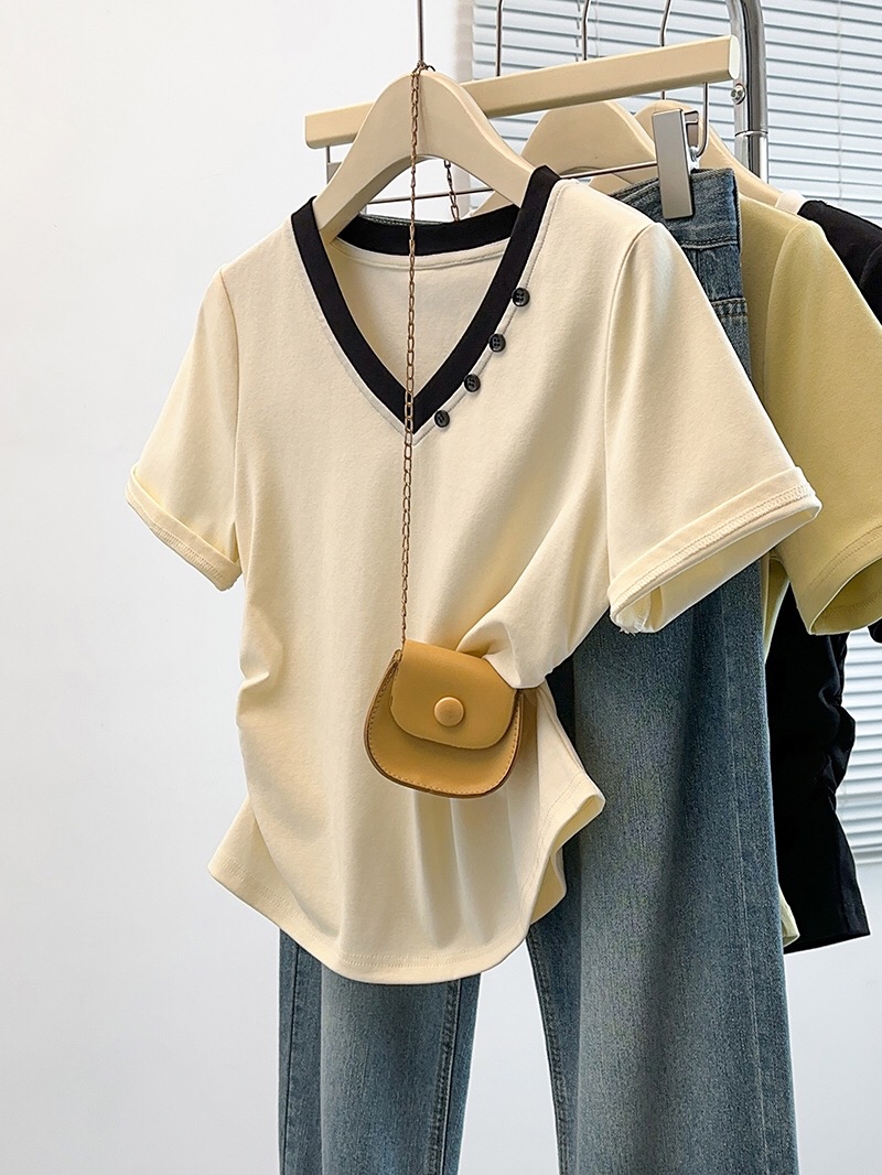 B42(36632) 韩版休闲风撞色V领边小钮设计感3色上衣