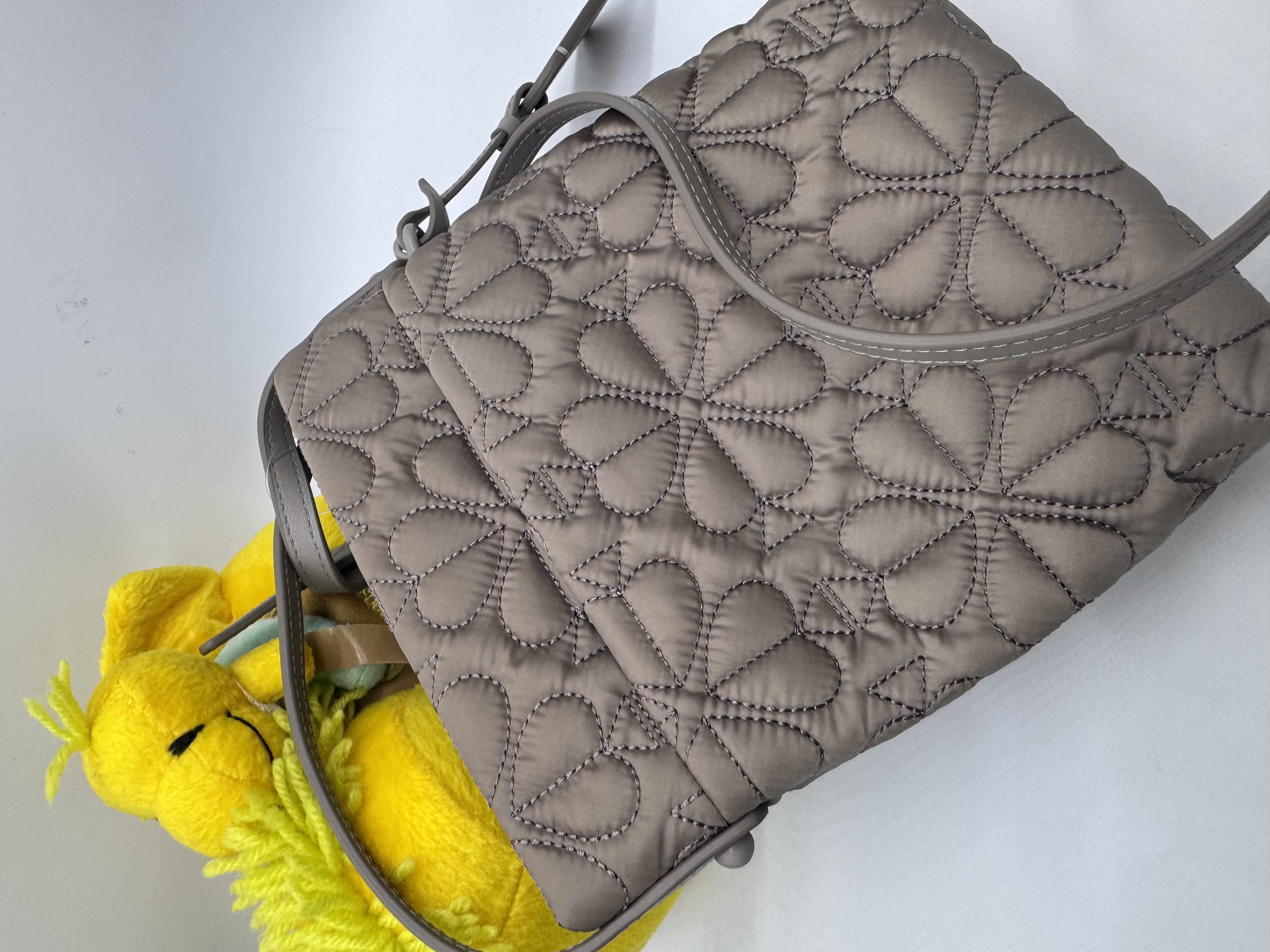 ✈️🇺🇸🇨🇦Kate Spade 四葉草🍀圖案輕巧嘅小袋現貨🤩🤩