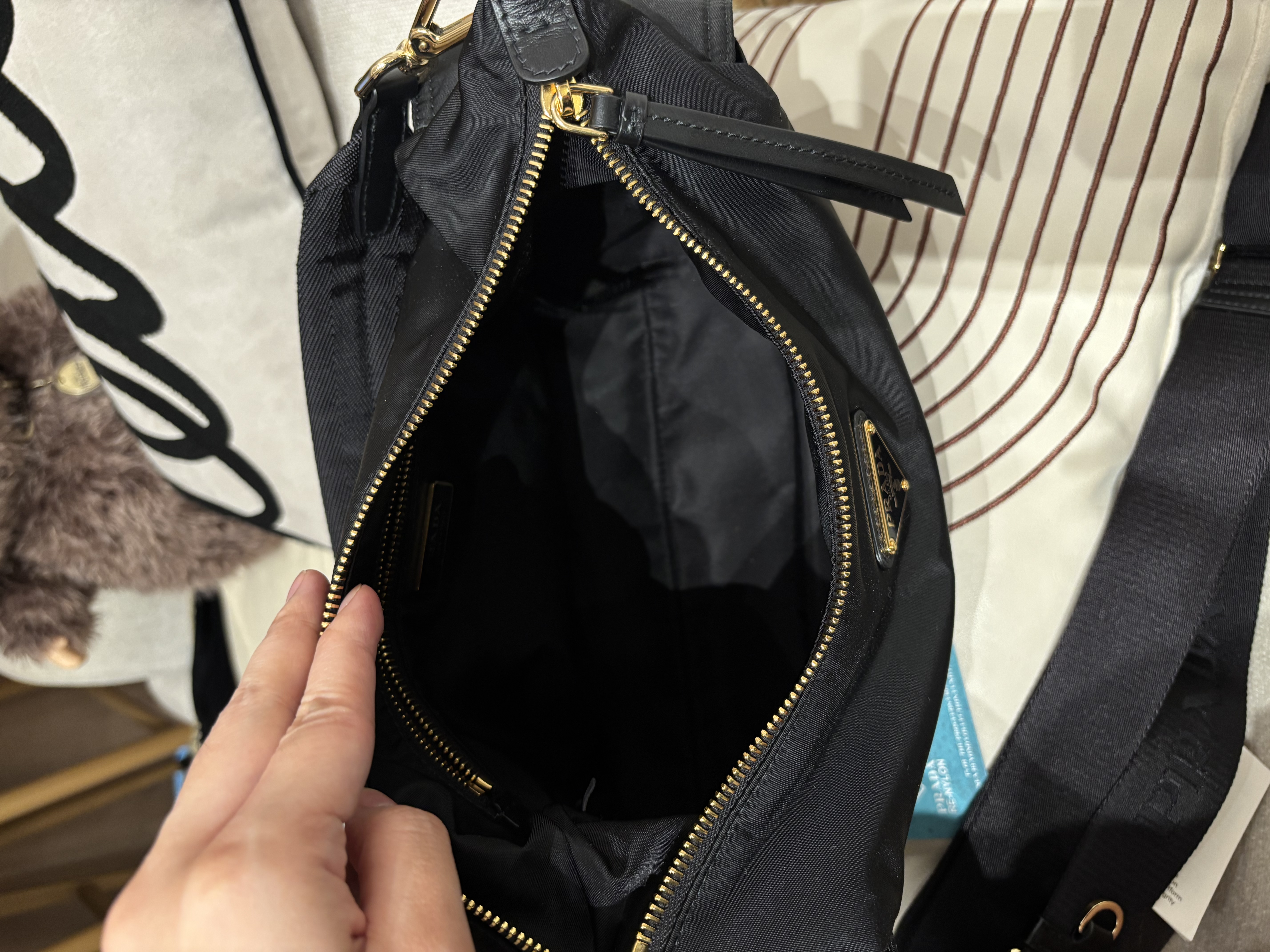 Prada re-nylon explore 晶片新款，黑金✅ booklet dust bag 