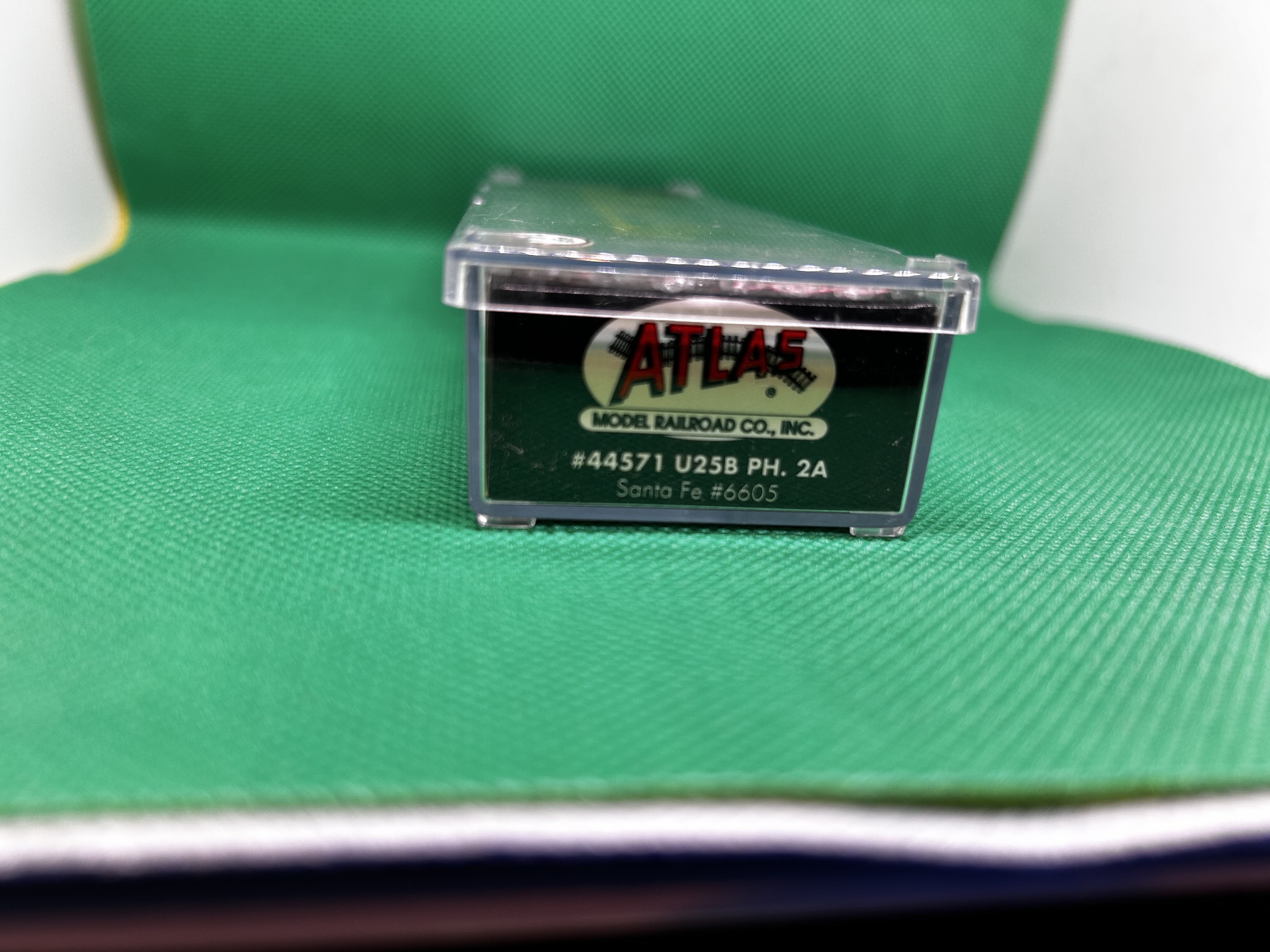Atlas N' USA diesellok U25B PH.2A Santa Fe #6605 NEW IN THE BOX DCC Digital