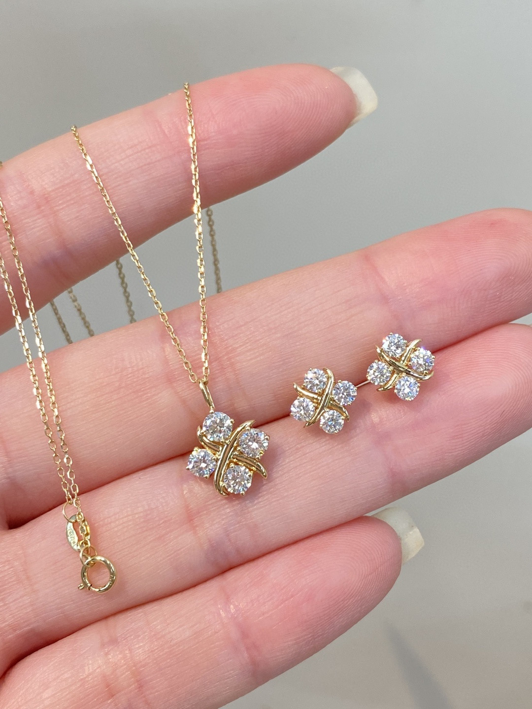 18K Diamond Earrings 