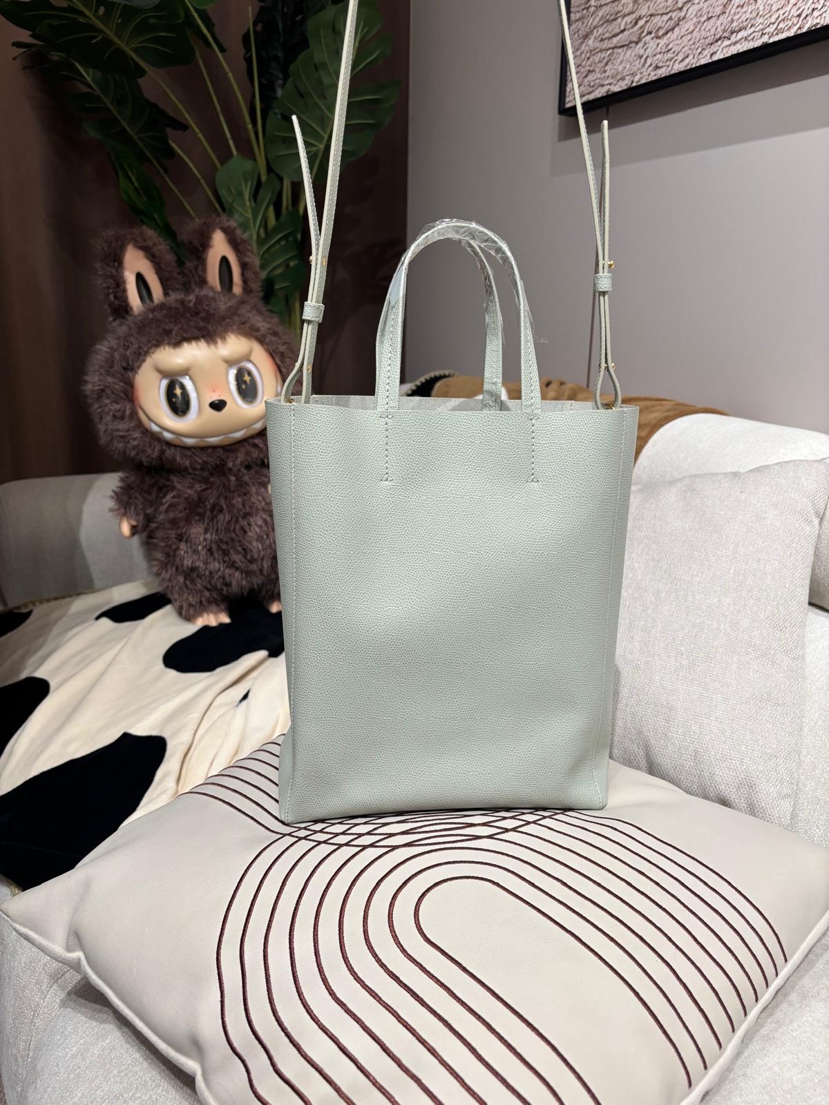 Celine Small Vertical Cabas 2Way Tote bag 牛皮 100%Authentic, 98%New ✅Dust bag