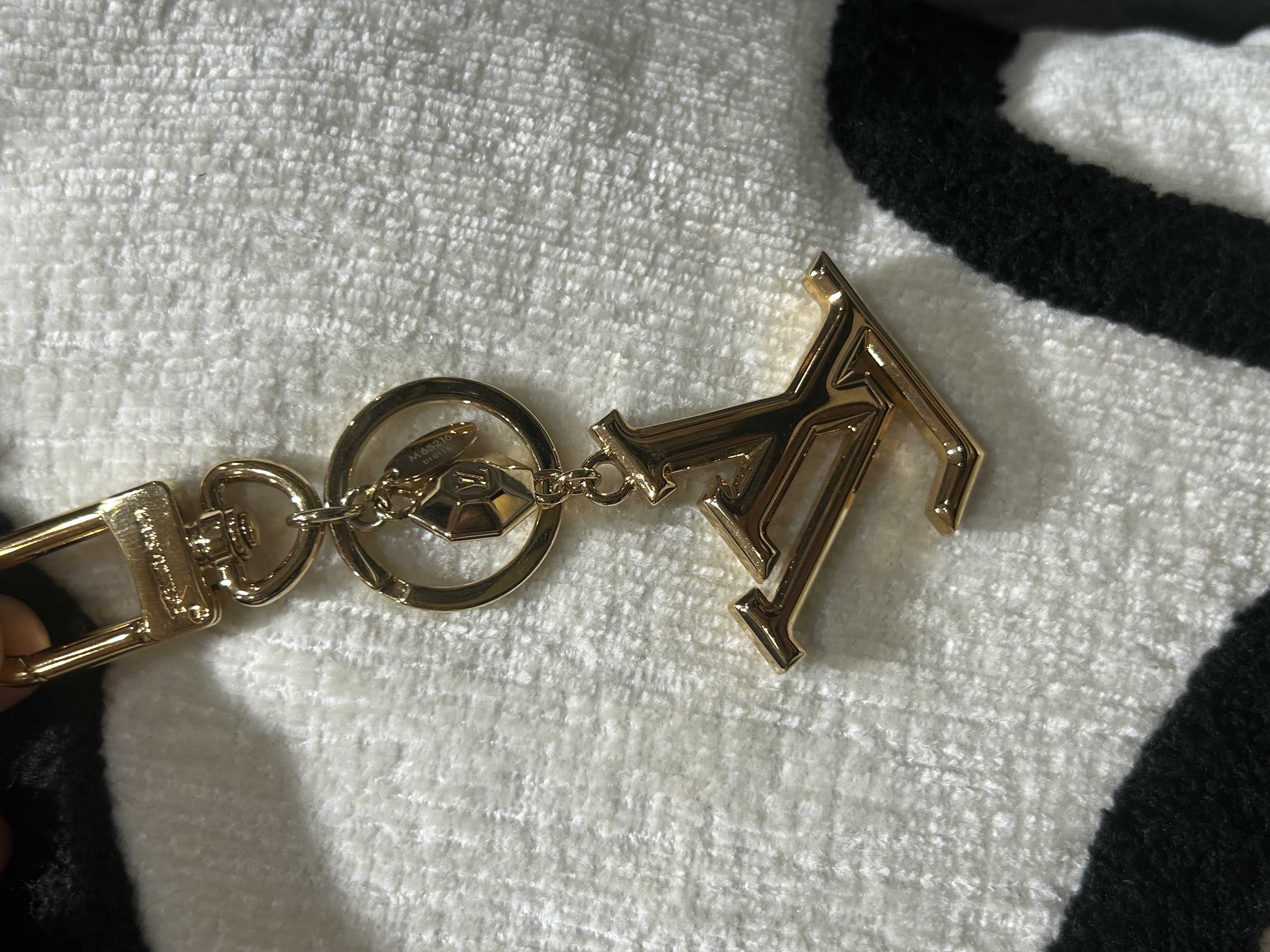 Lv key Charm 100%Authentic,98%new ✅dust bag