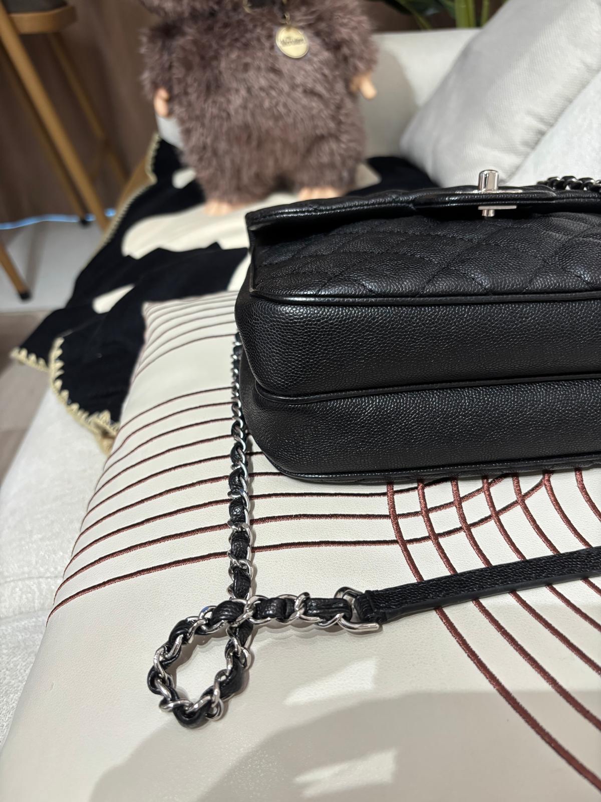 Chanel Classic Flap shoulder bag 100%Authentic, 98%New ✅25Card ✅Dust bag ✅Box