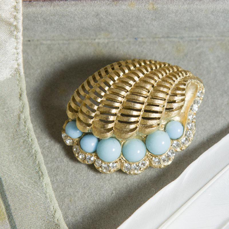 Vintage Stamped "Weiss" Glass Turquoise Shell Shape Brooch(AK099)