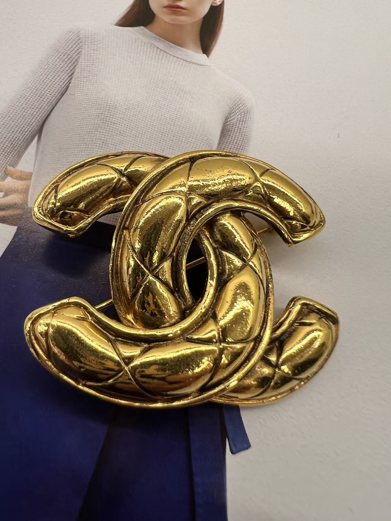 Chanel CC Logo Gold Brooch
