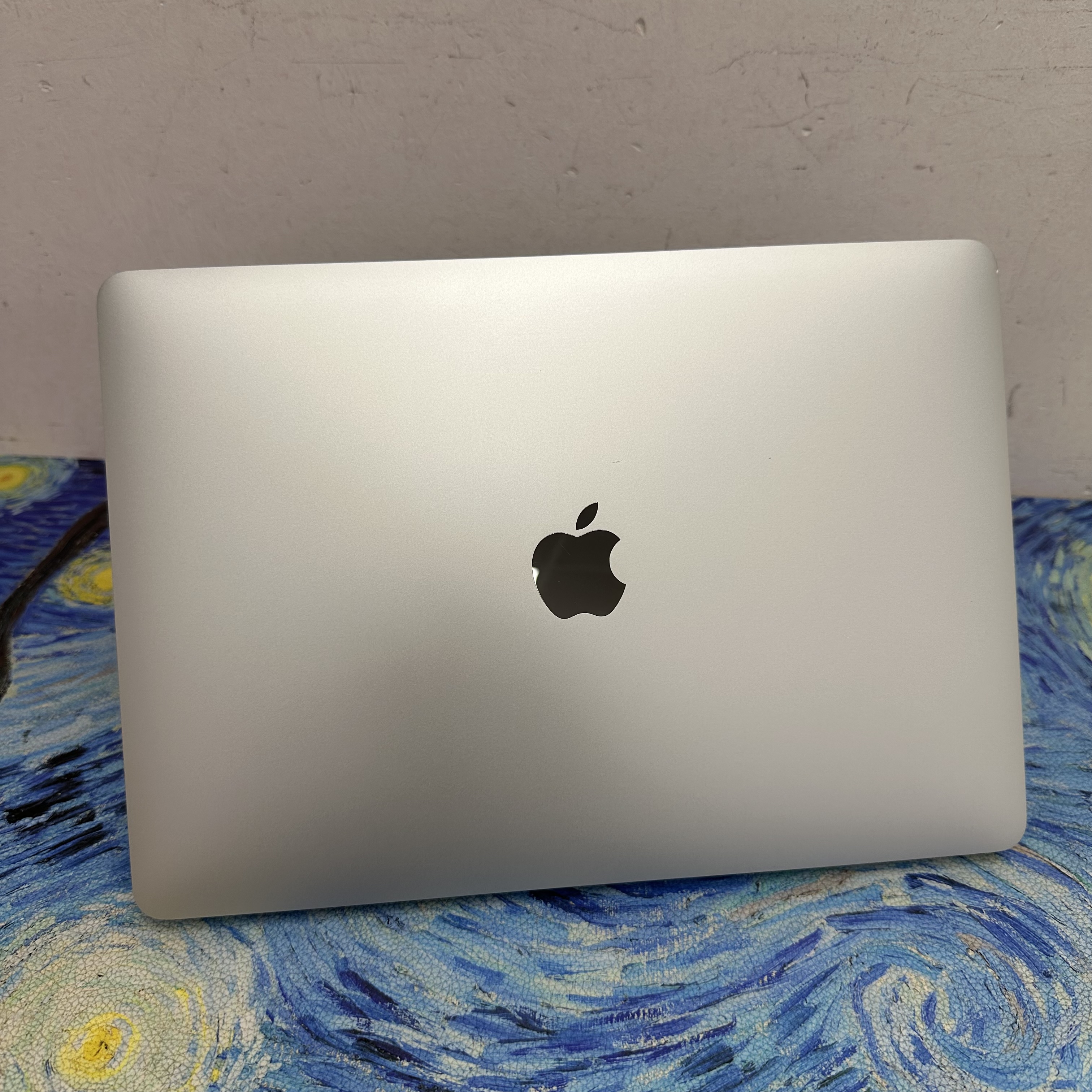 #5695 Apple MacBook Pro 2021/APPLE Retina/M1 CPU/8GB Ram/256,512GB SSD/Touch ID/13.3吋Mon/銀色/ Gaming Laptop / Notebook/Movie / Netflix / Office / Work 