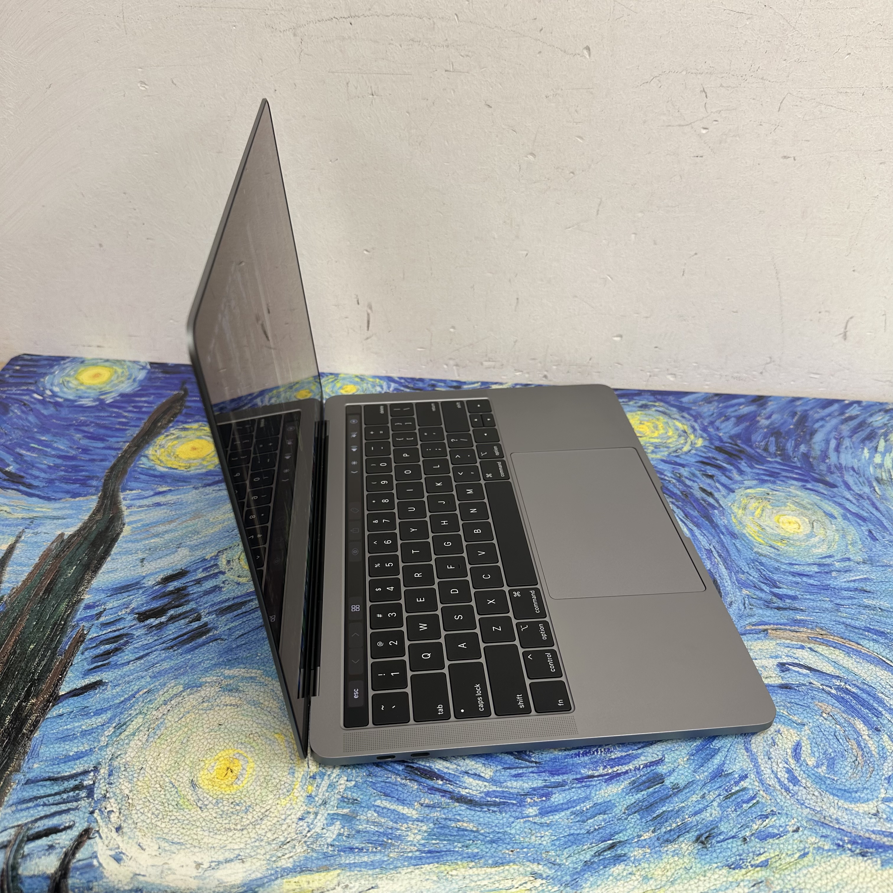 (高階MacBook Pro🔥4 Type C頭🤩) APPLE MacBook Pro 2019 i7 CPU /16GB Ram/512GB SSD/ Touch Bar/指紋解鎖 / Notebook / Laptop / 文書機 / Movie / Netflix