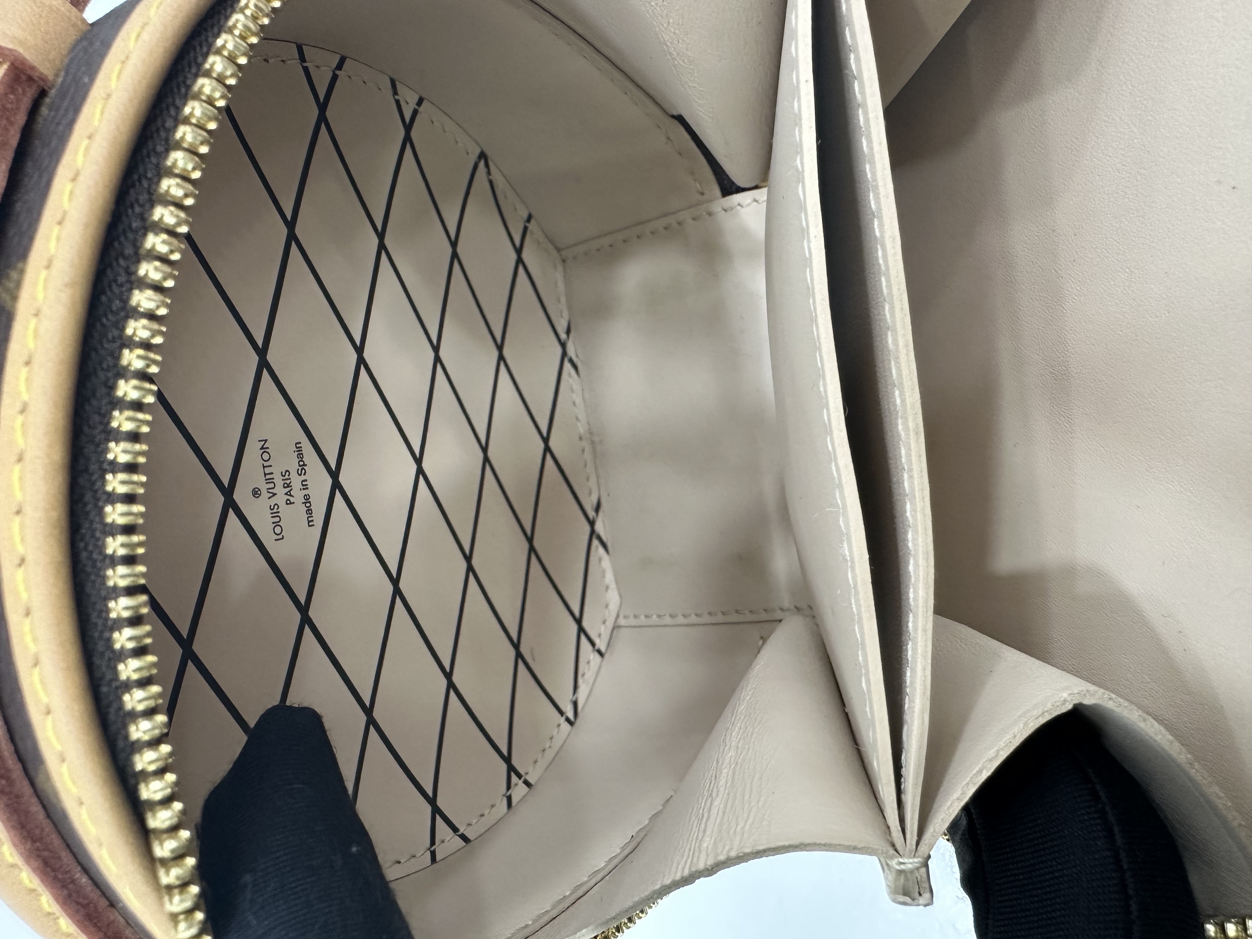 直播貨品 |  [1個-$100 2個-$300］GG07