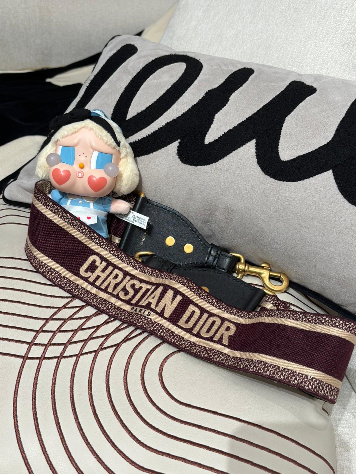  CHRISTIAN DIOR BAG STRAP Dior肩帶 （人手量度全長大概90 cm） 100%Authentic ,95%new 