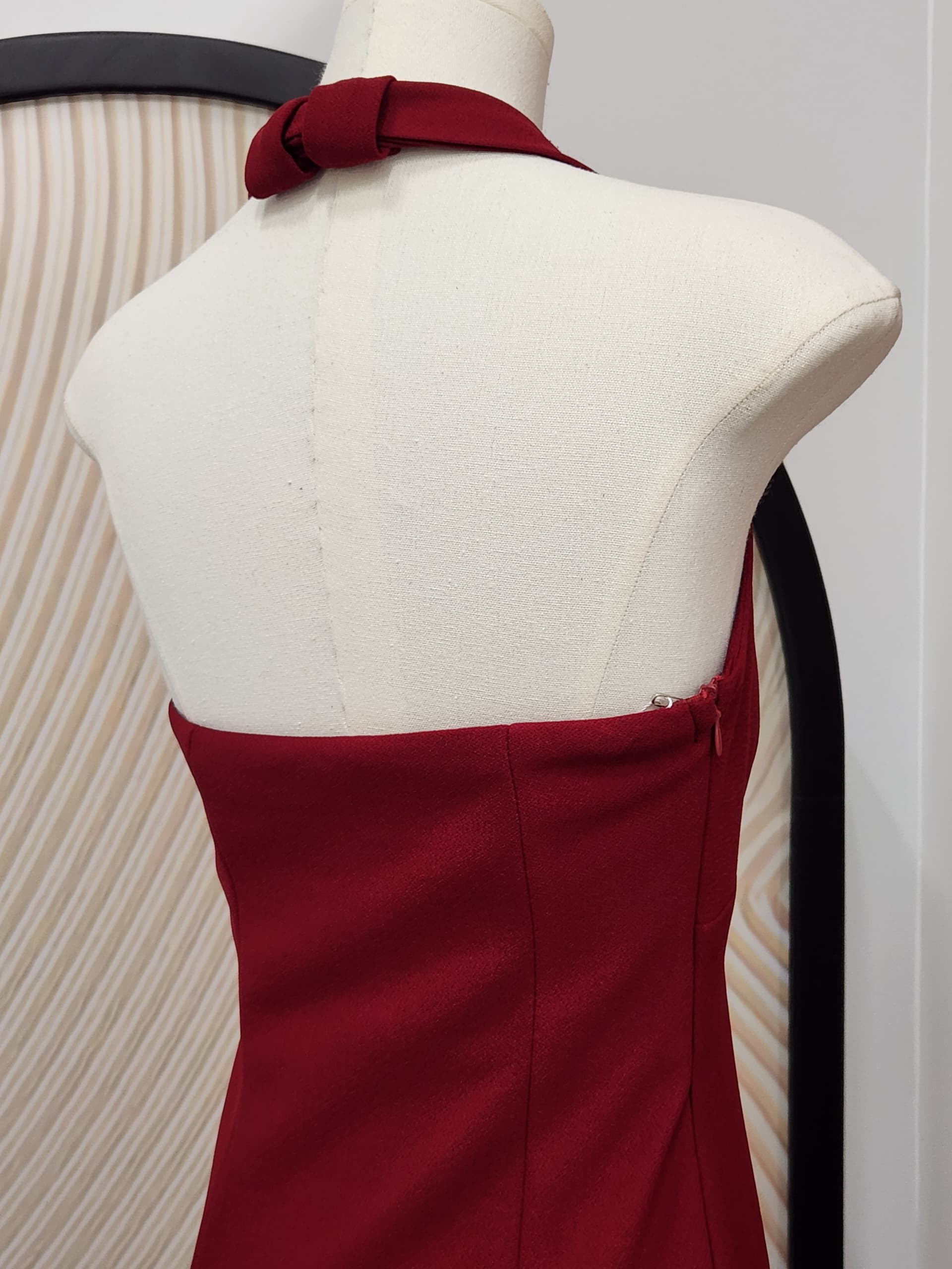 V领挂脖连衣裙 Halter Neck Slim Dress
