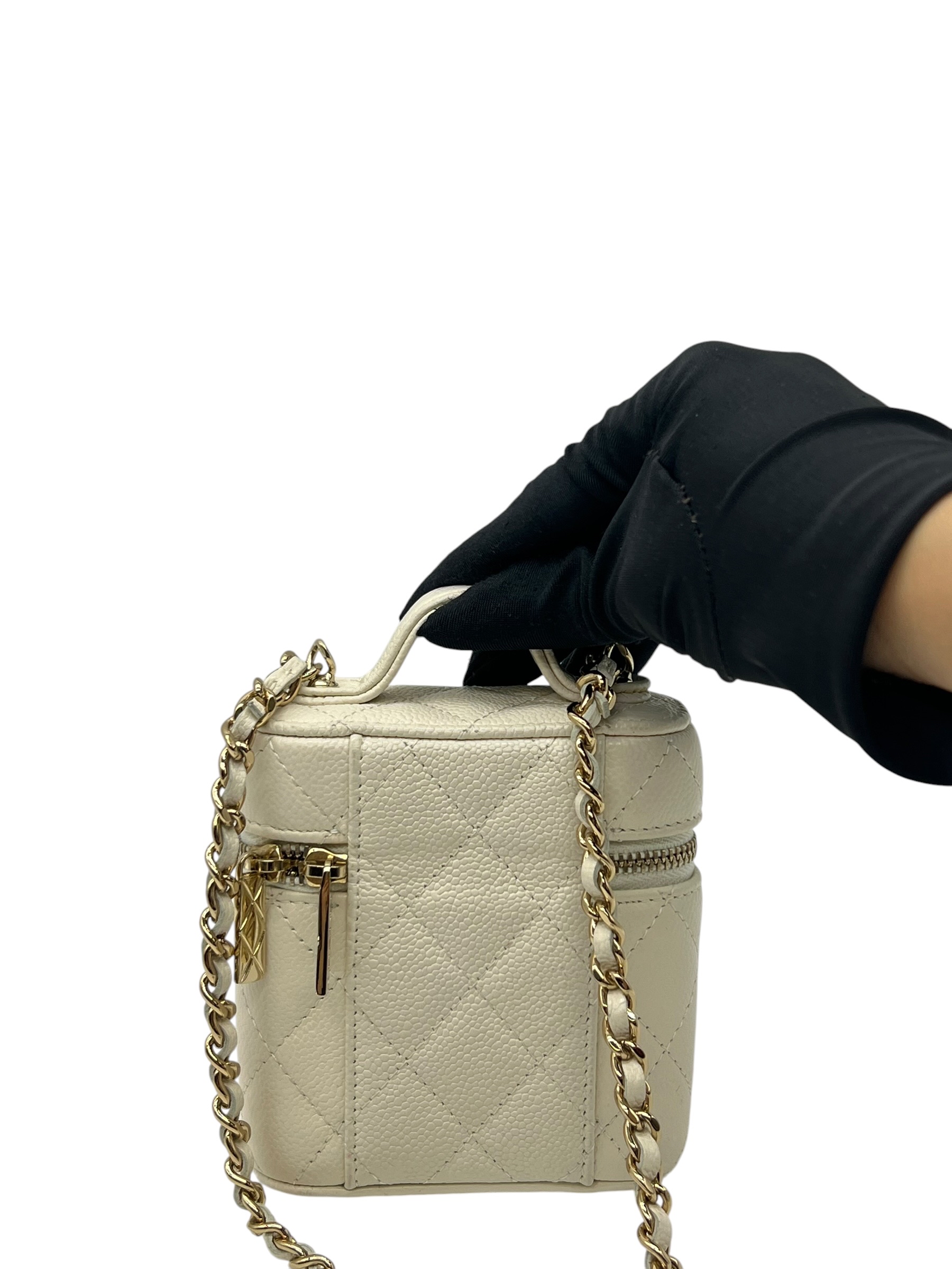 Pre-Owned CHANEL Mini Box With Handle / Product Code: 062010