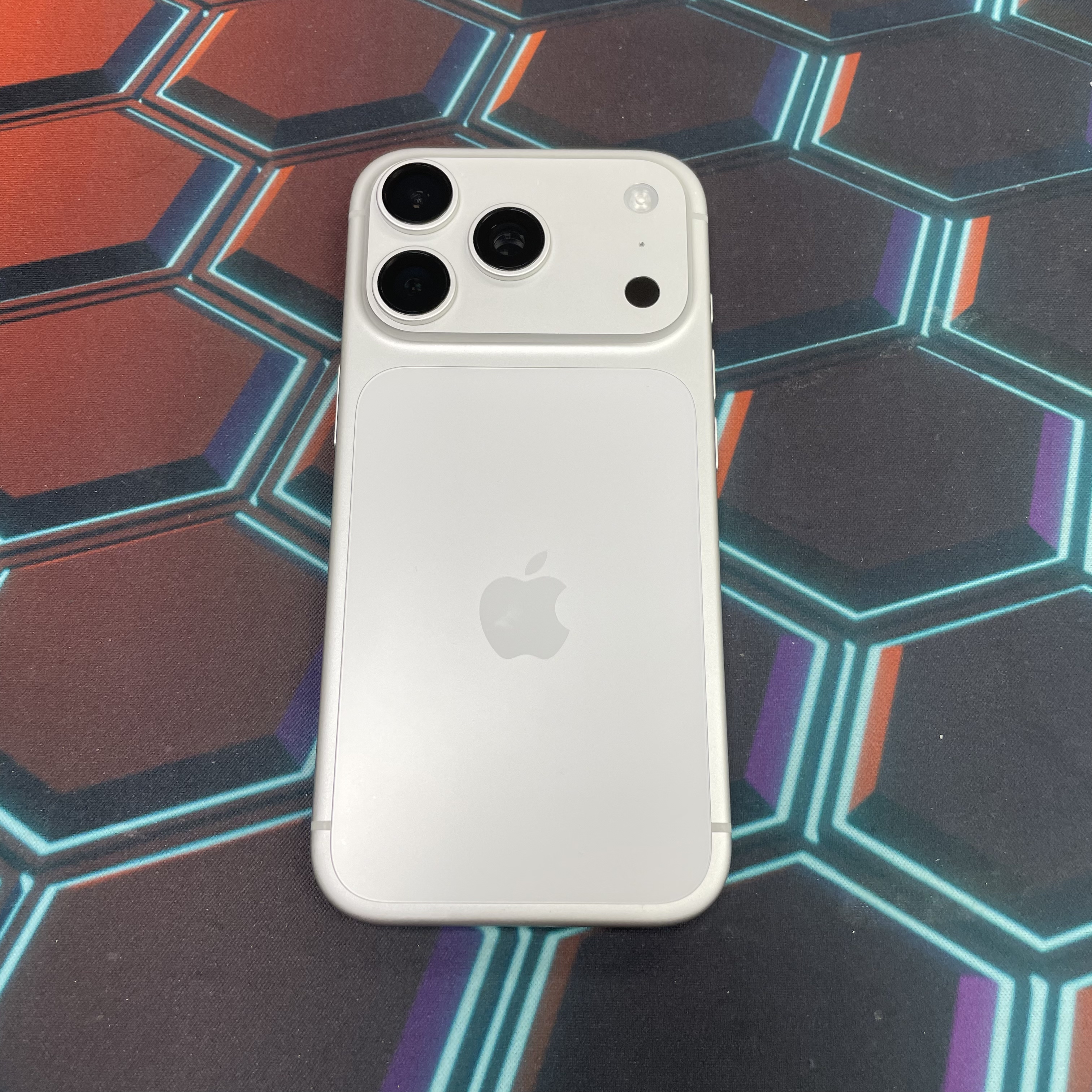 *8197 17 Pro 完美機 512GB 電93 銀色 sliver