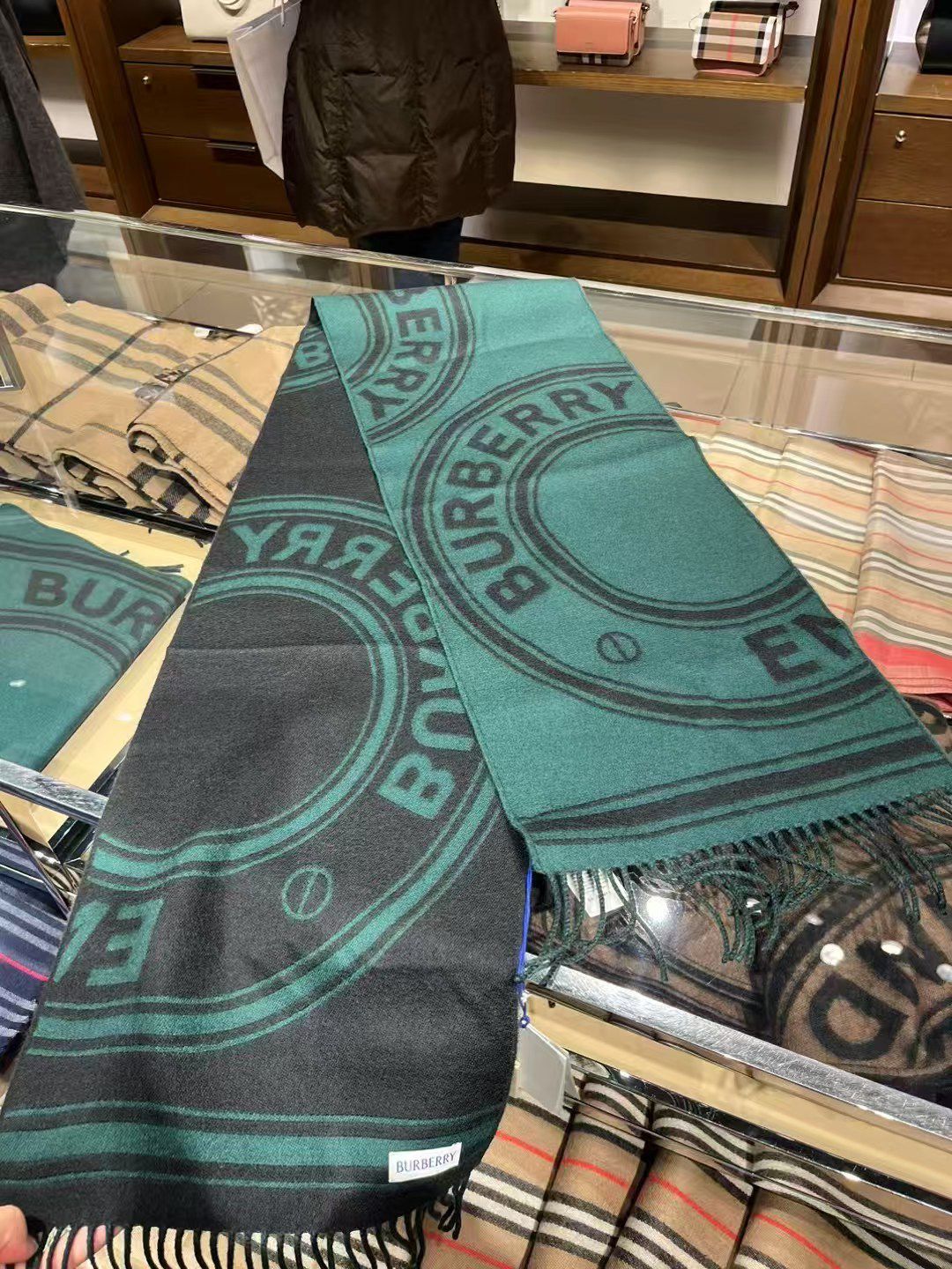 預購 Burberry🌈🌈折扣款 羊毛圍巾🧣all sale