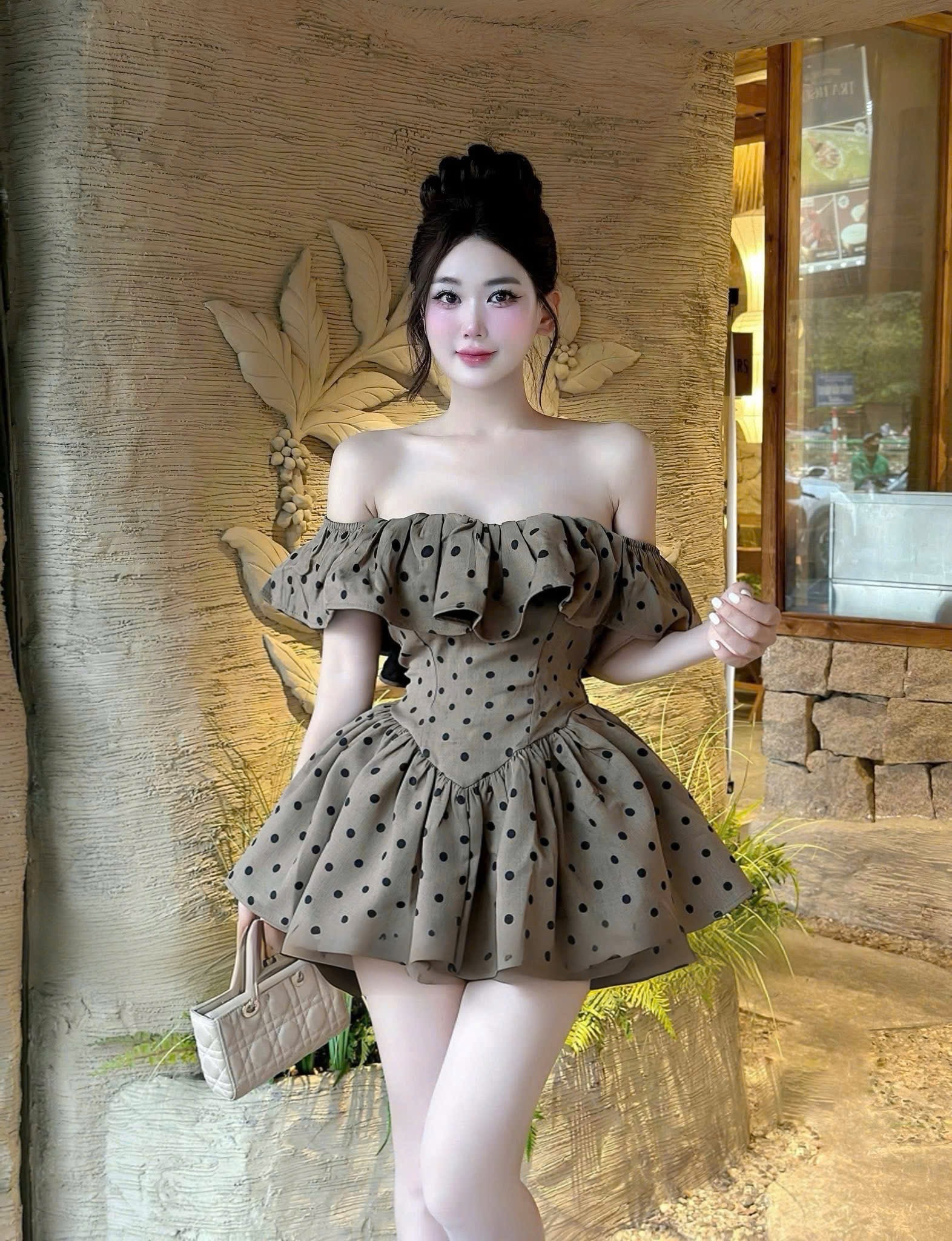 波點露肩迷你連身裙