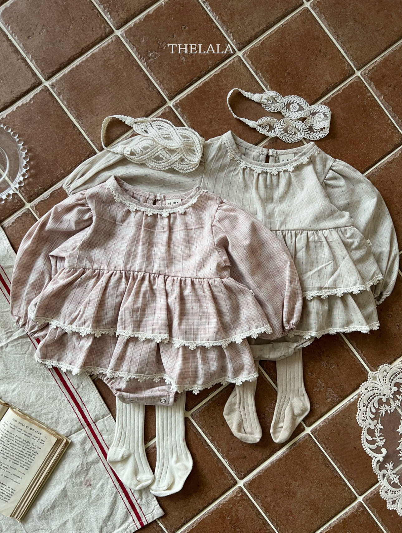 🌸預訂 韓國直送🌸🇰🇷THELALA兩色蕾絲花邊層疊荷葉邊格紋長袖包屁裙