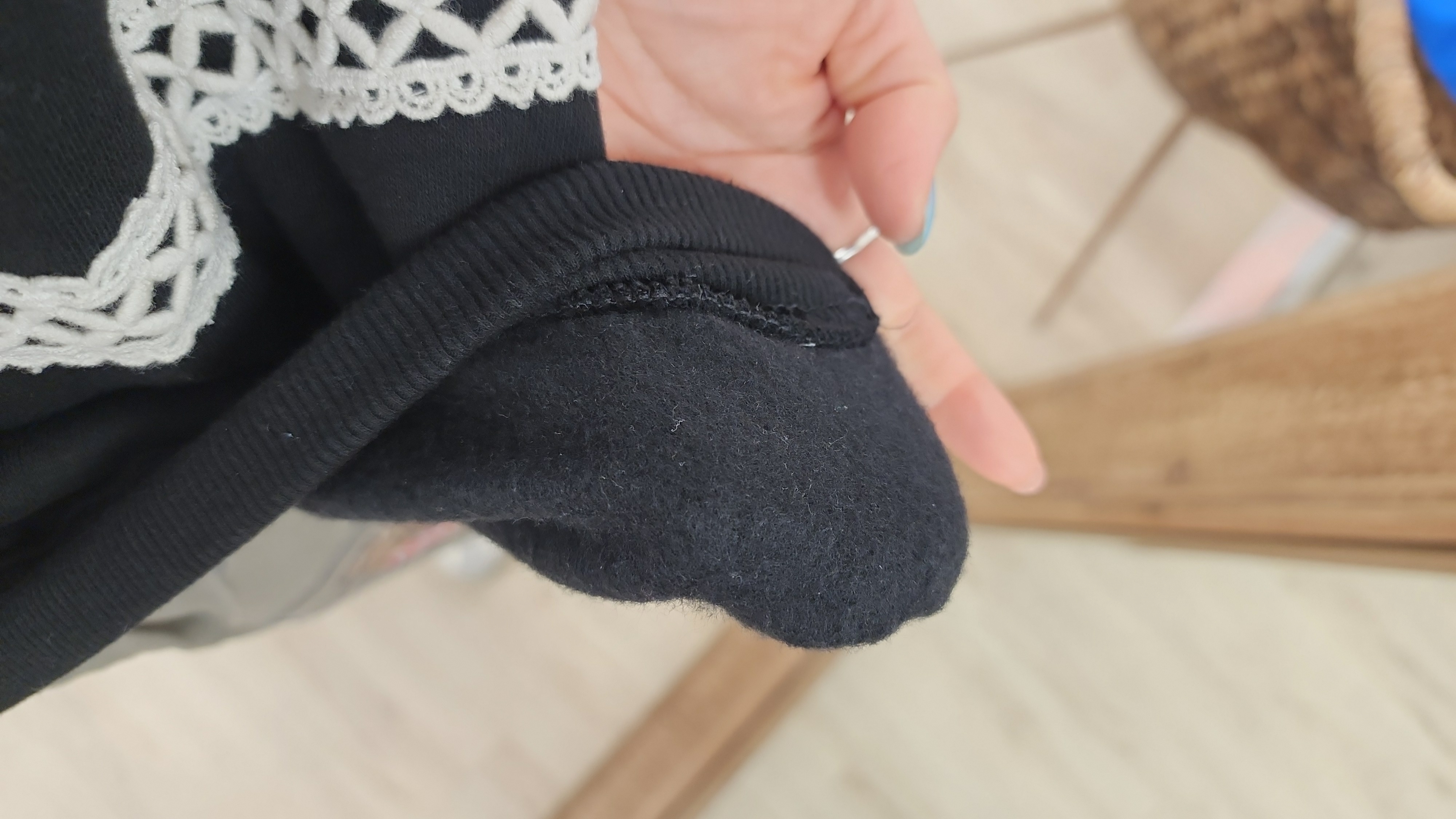 韓國黑拼白通花喱士絨底衛衣