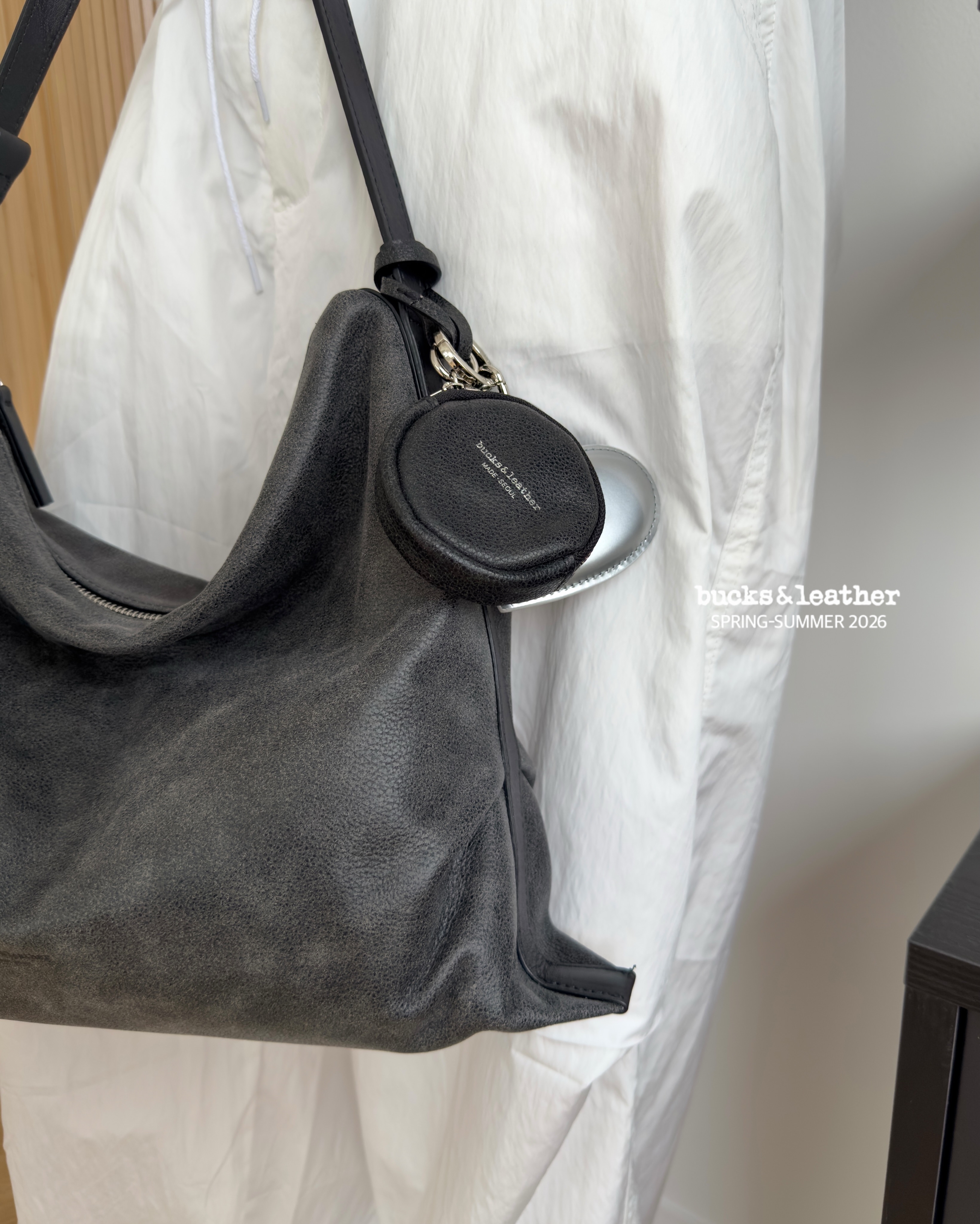 預購_牛皮亮面 / 石洗荔枝紋Day Shoulder (L) By Bucks & leather