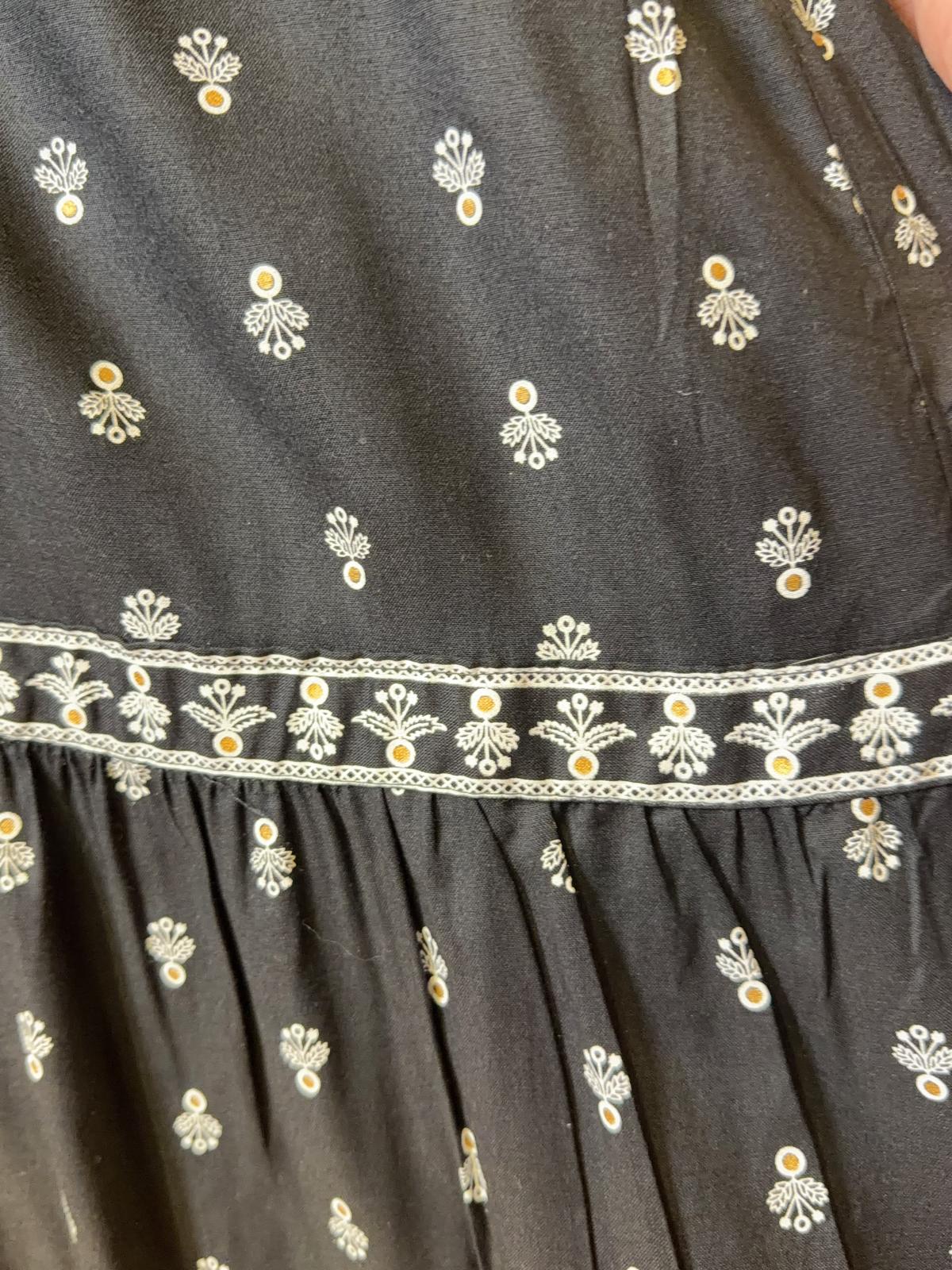 1618 Black Emb. Eyes V-Neck 2-Layer OP 47.5"