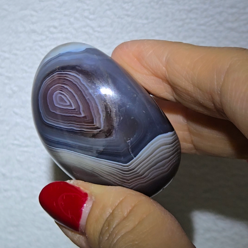 Botswana agate tumble stone with pink banding - AG429