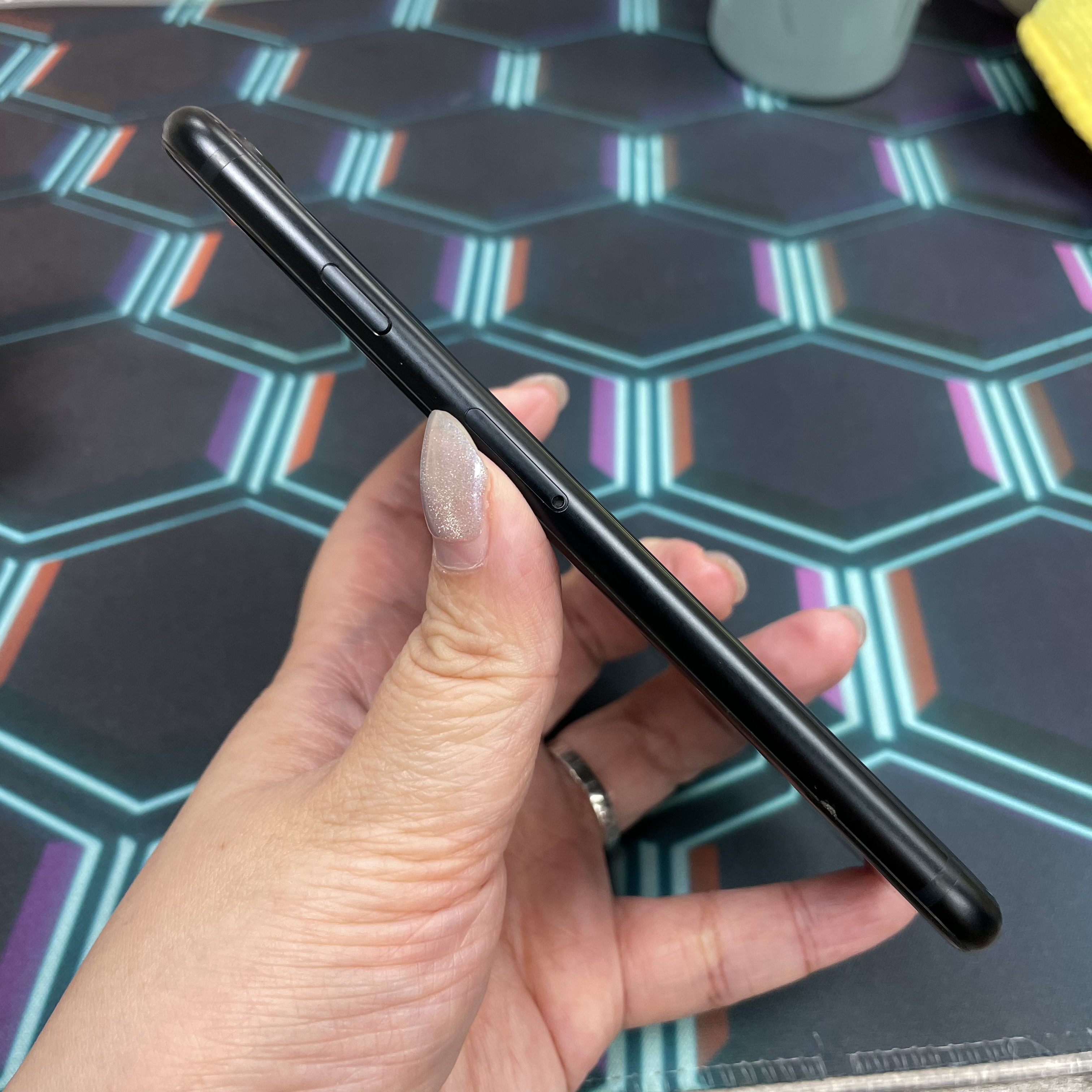 *7126 SE 3 完美機 256GB 電100 黑色 black