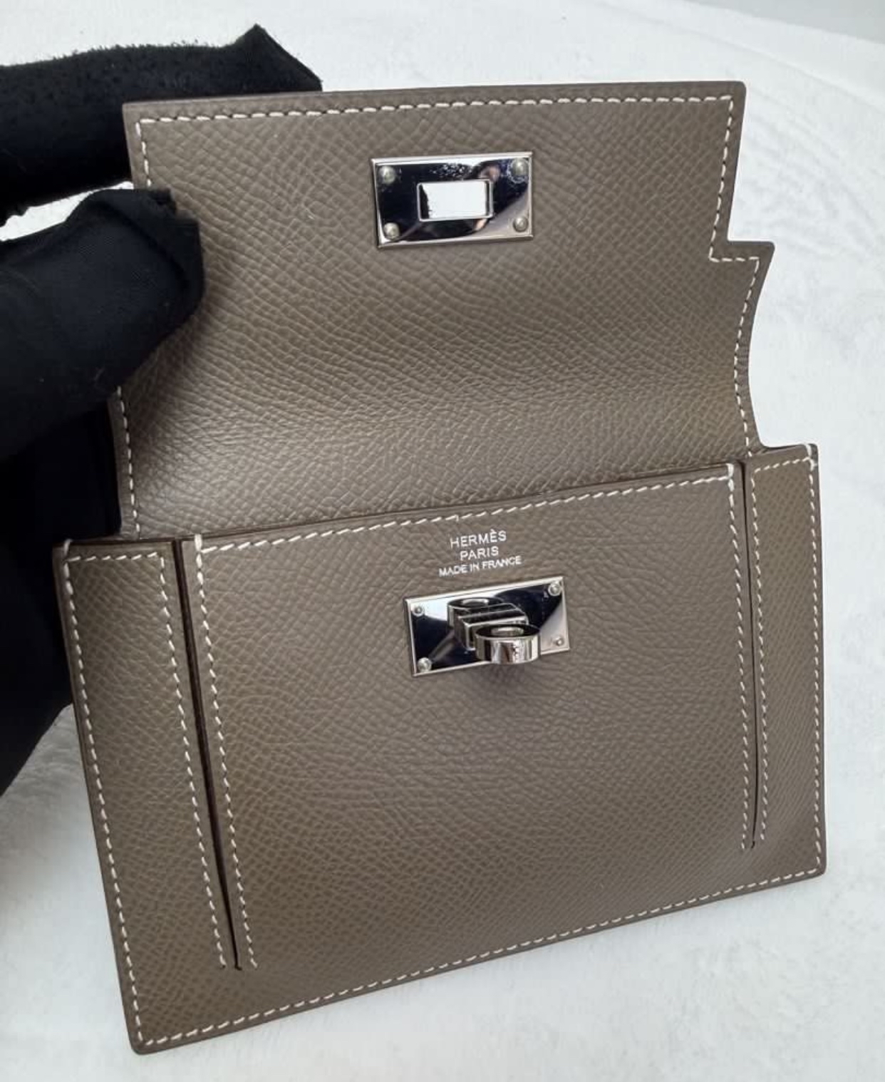 HERMES愛馬仕 kelly pocket卡包 大象灰銀扣 ep皮 短款錢包 可DIY肩帶可以做斜跨 熱門配色 經典款手拿包 男女同款 