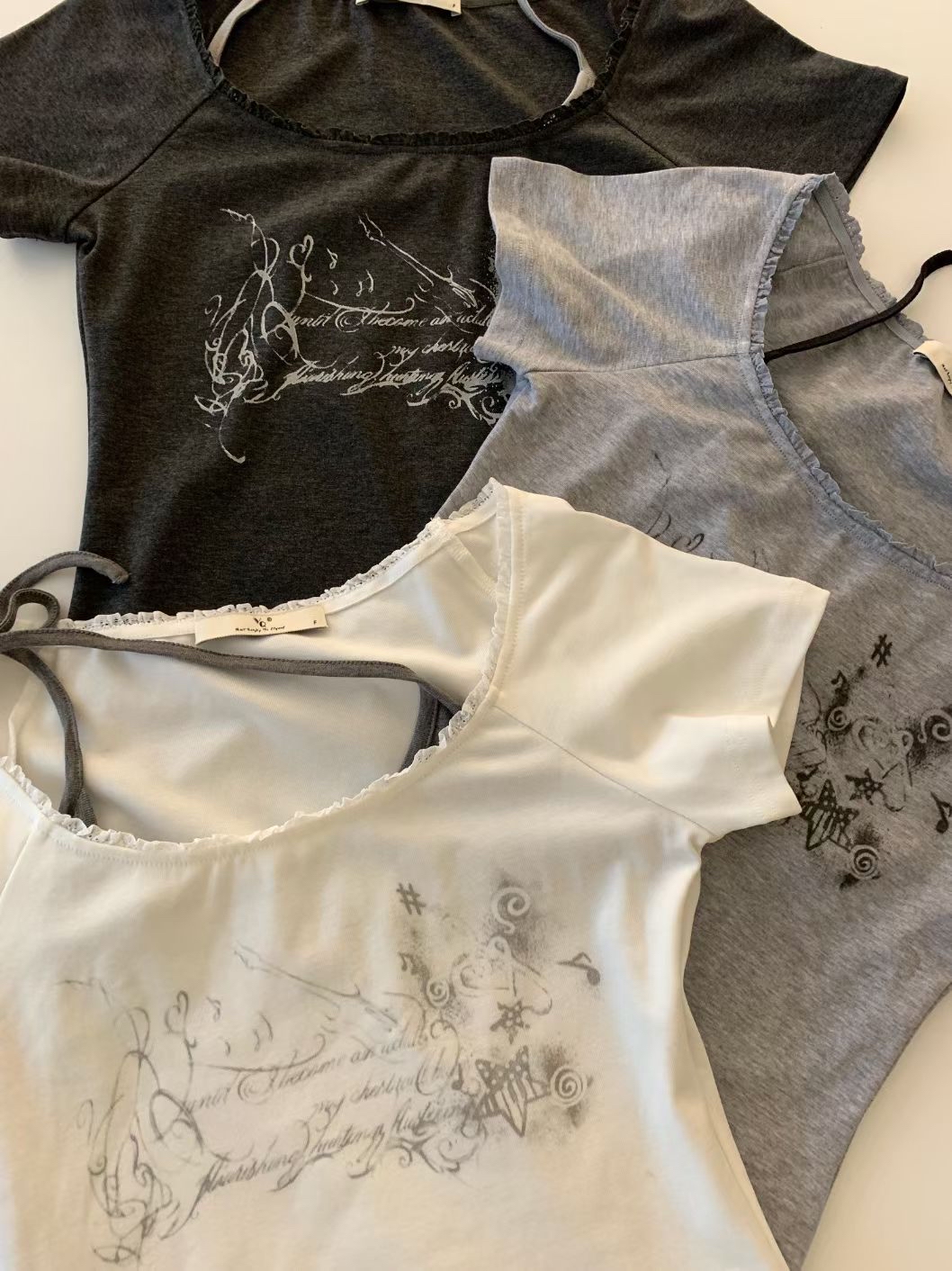 韓國lacy邊邊塗鴉假兩件Top🍀