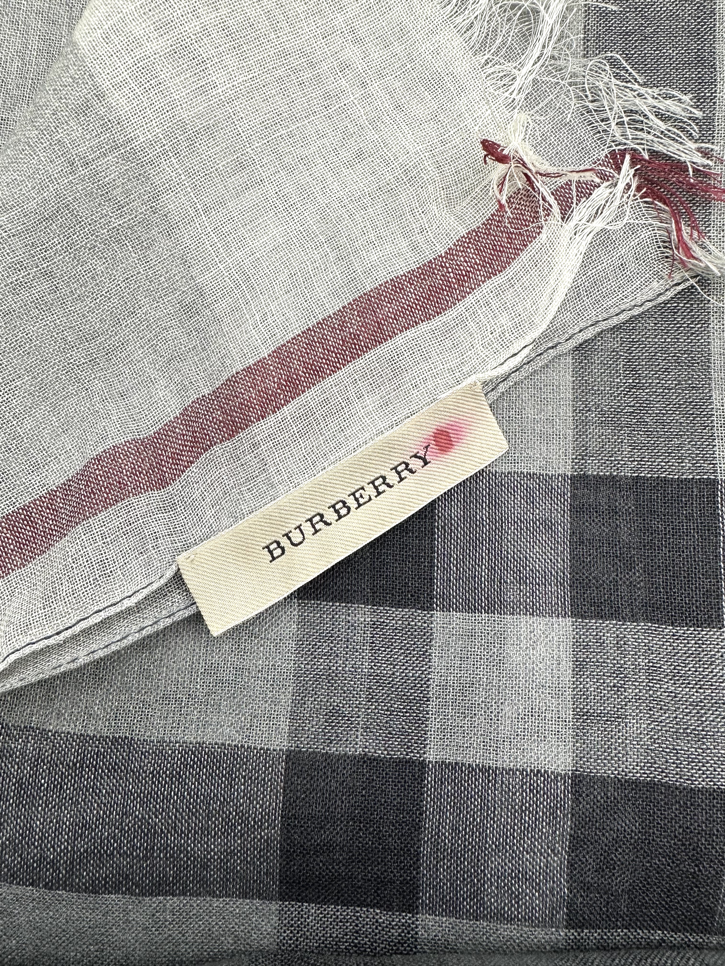 Pre-owned Burberry Scarf / Product Code: 26041921