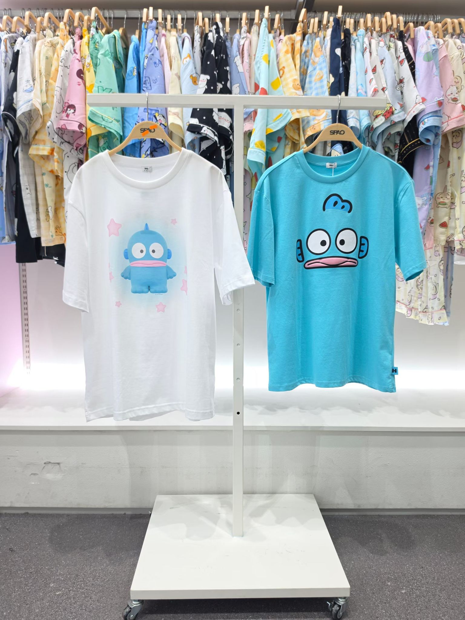 🧸SPAO🧸韓國專門店/免稅店。$138件。多款選擇。SPAO x Sanrio /線條小狗 聯名 新款短䄂Tee😍