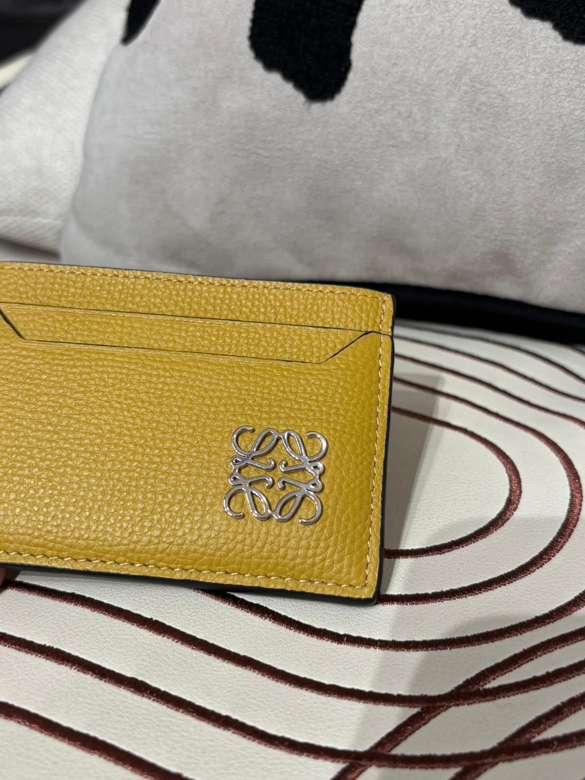 Loewe card holder ANAGRAM PLAQUE PEBBLED LEATHER 卡片 100%Authentic, 全新未使用 unused ✅dust bag✅booklet