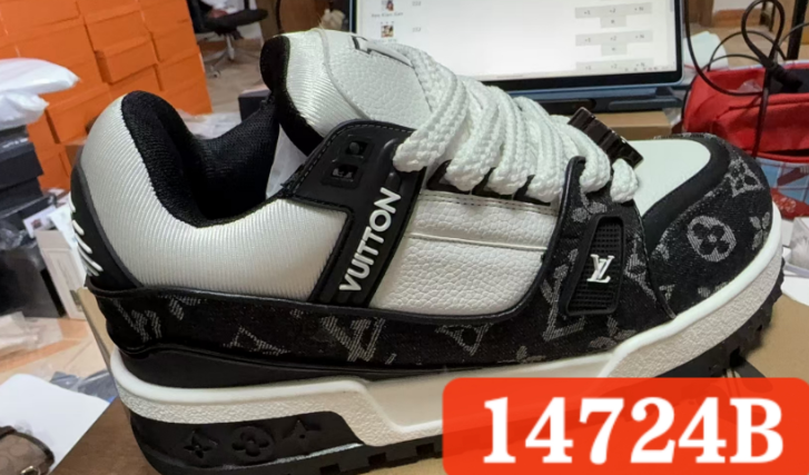 14724B BLACK SHOES L 鞋子 黑色【有盒子】(1550)