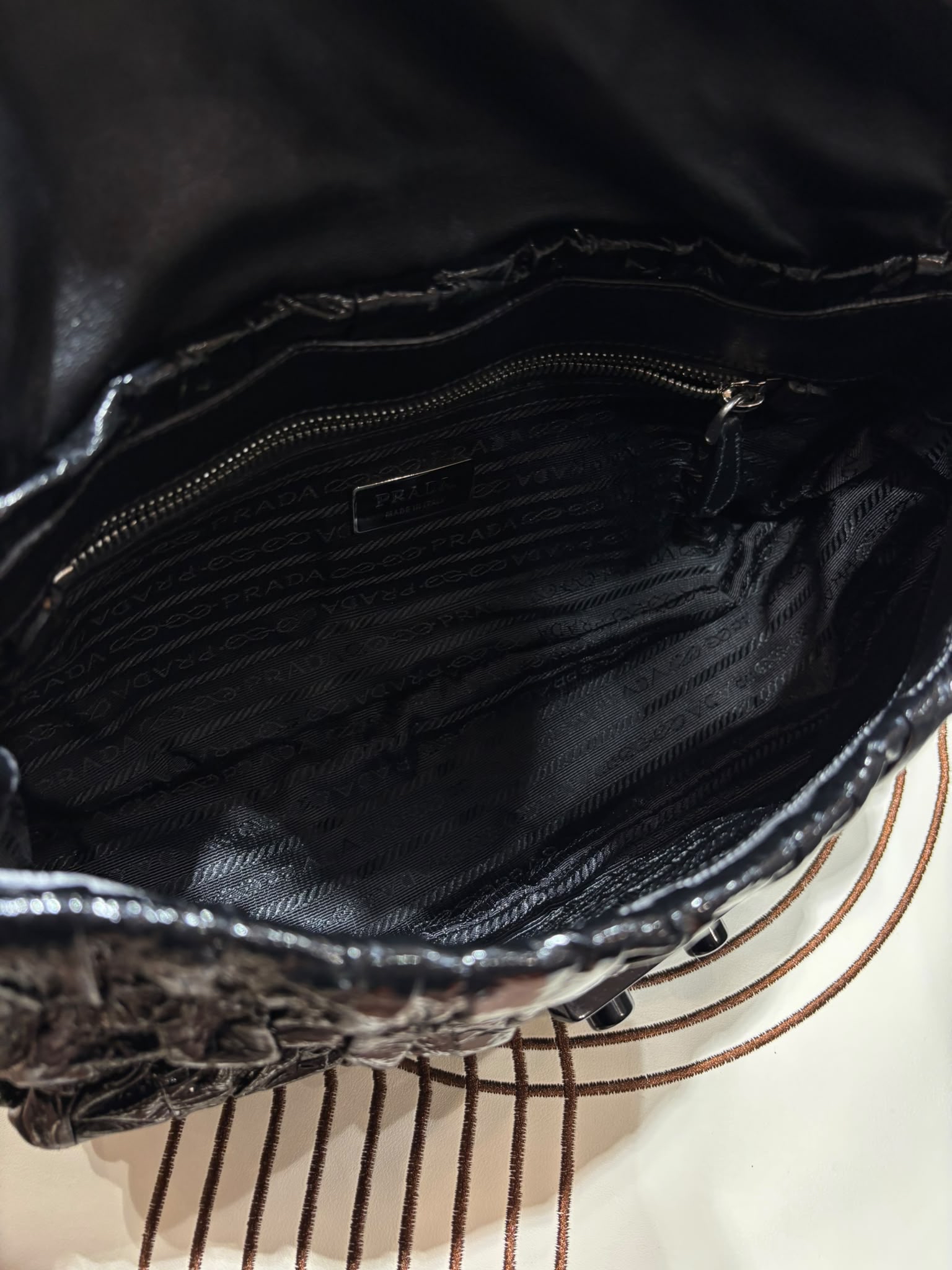 Prada So Black Shoulder Bag 油蠟皮 100%Authentic, 98%New ✅Dust bag