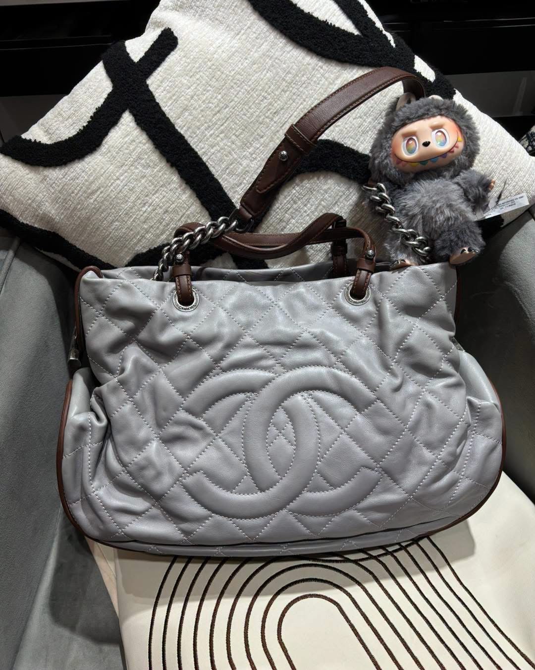 Chanel cc chain shoulder bag calfskin  100%AUTHENTIC,  98%new  ☑️card☑️dust bag 