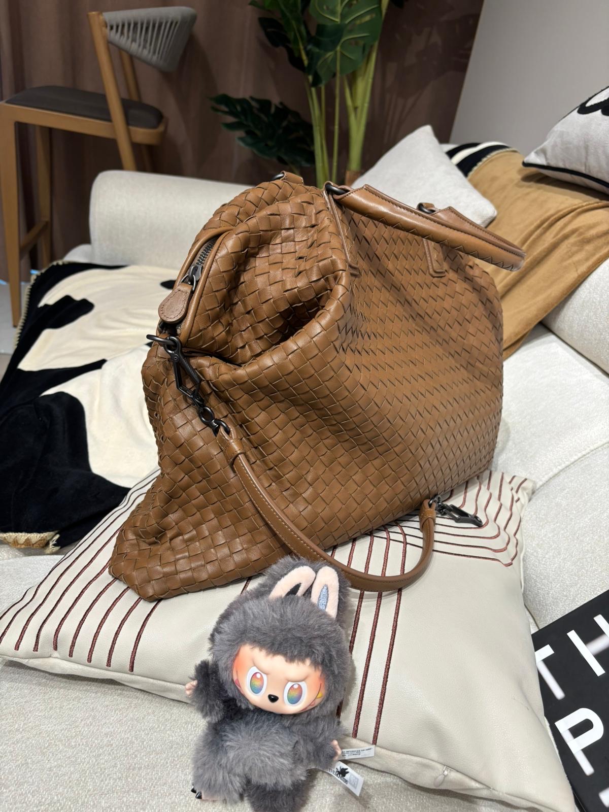 Bottega Veneta BV 2Way Hobo Bag 100%Authentic, 98%New 