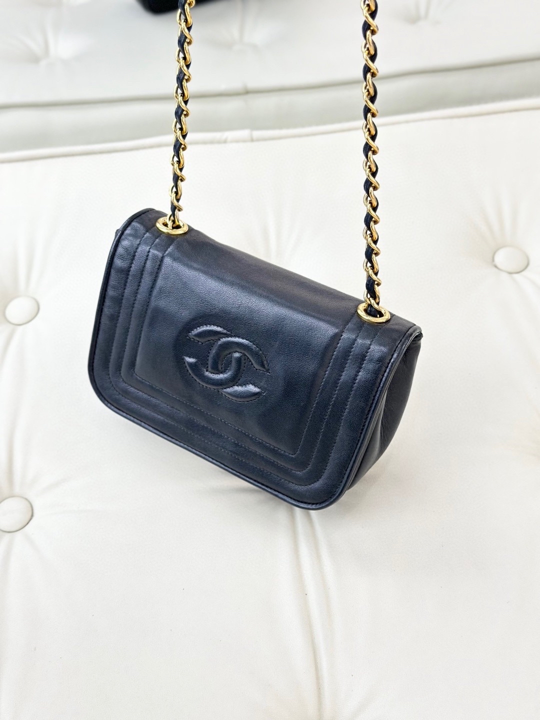 【預訂貨品】Chanel Vintage黑色羊皮金扣woc
