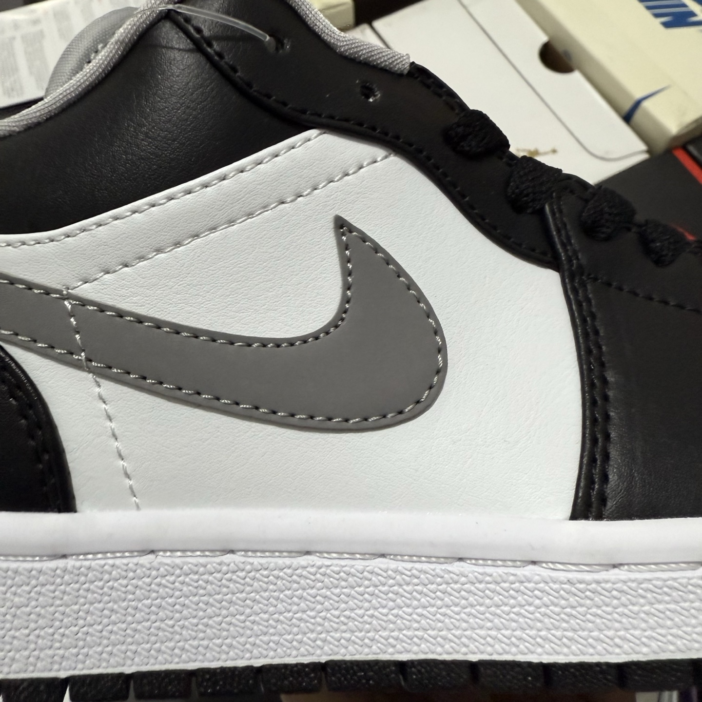 Nike Jordan 1 Low Black Light Smoke Grey Gym Red 553558-040