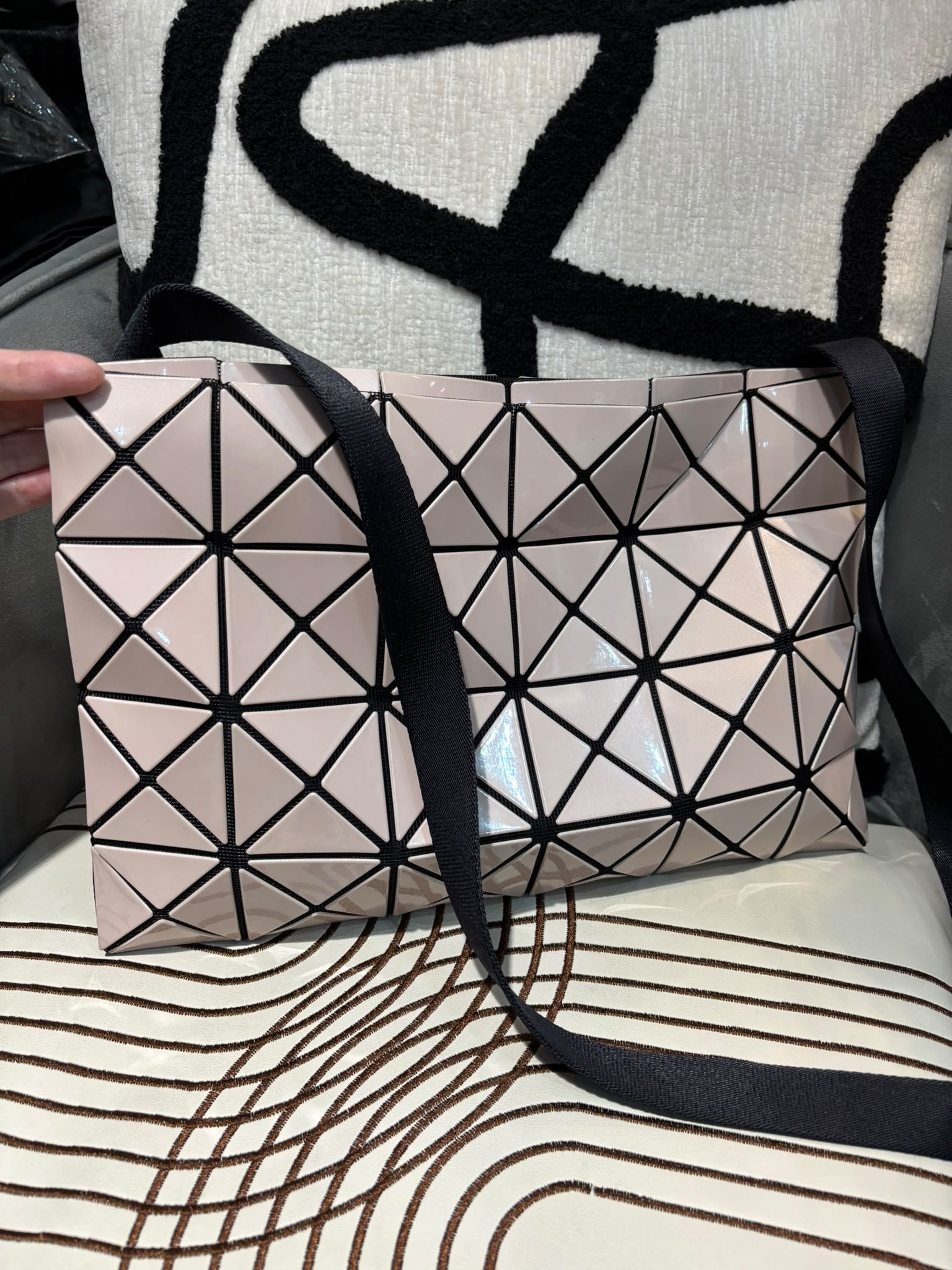 Issey Miyake bao bao crossbody bag 100%Authentic, 98%New ✅Dust bag