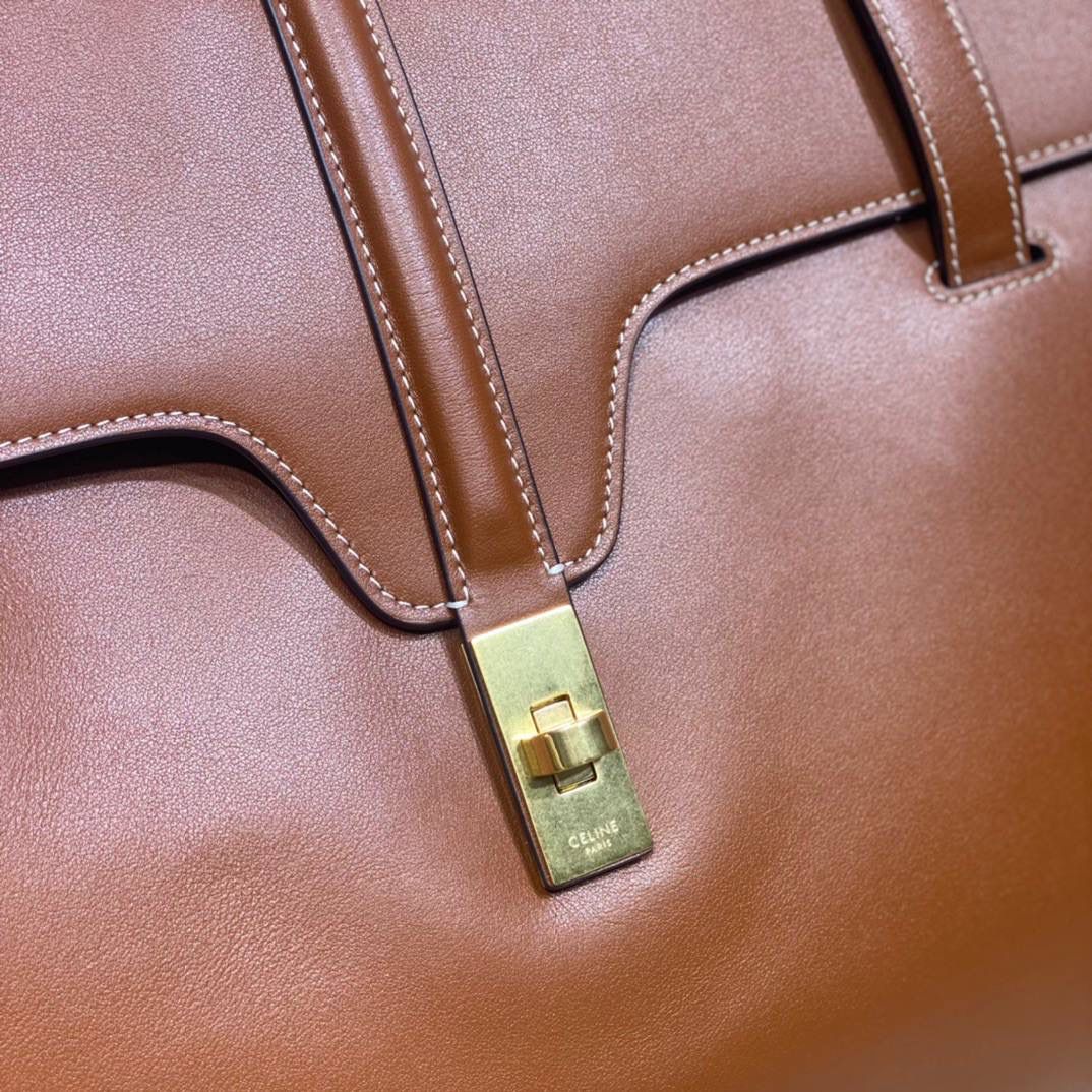 🔥大货实拍图 𝗖𝗘𝗟𝗜𝗡𝗘♥𝟭𝟲 𝗦𝗢𝗙𝗧大号 型号：194043 尺寸：38*26*18cm