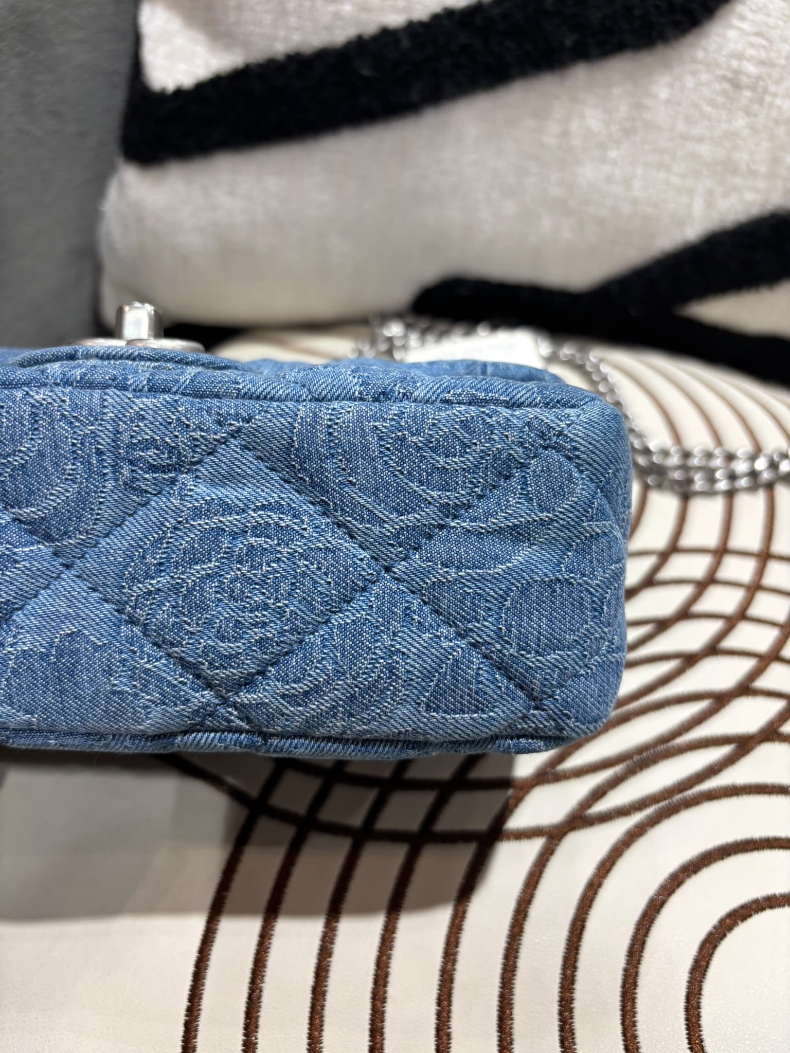 Chanel Mini flap bag with Heart Chain Shoulder Bag AS3829 denim 23P 100%Authentic, 99%New ✅晶片✅Dust bag✅Box