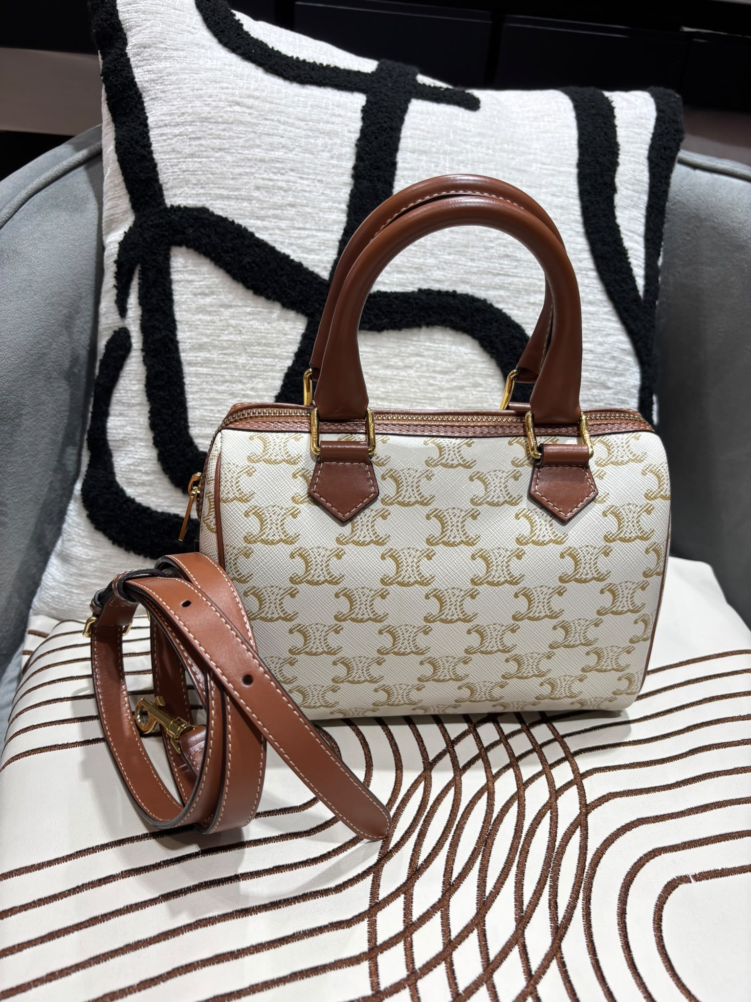 CELINE Triomphe Small Boston 2way bag 100%authentic, 95%New ✅Dust bag