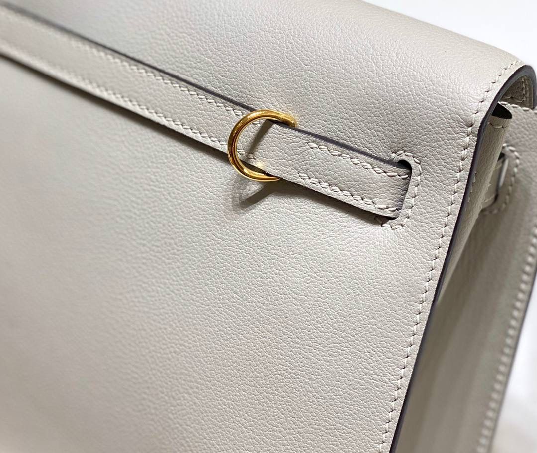 『珍珠灰·金』 ‘’Kᴇʟʟʏ ᴅᴀɴsᴇ • Evercolor 🎀 时尚圈就是一个圆！ 最厉害的就是六种背法： 斜背、侧背、肩背、腰包、背包、手包 集美们一定要安排起来‼️ 22Cm