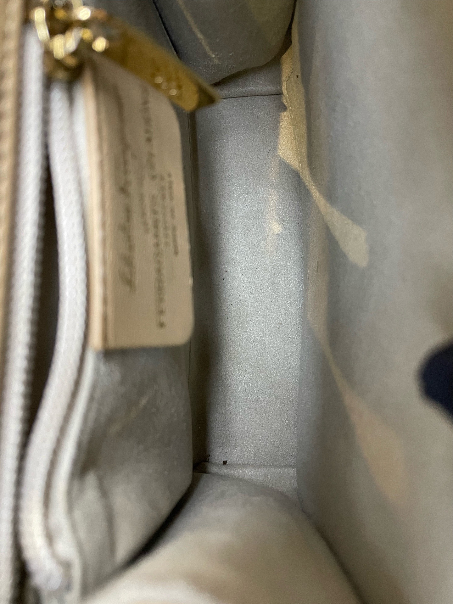 【預訂貨品】Ferragamo現代款奶茶色mini tote
