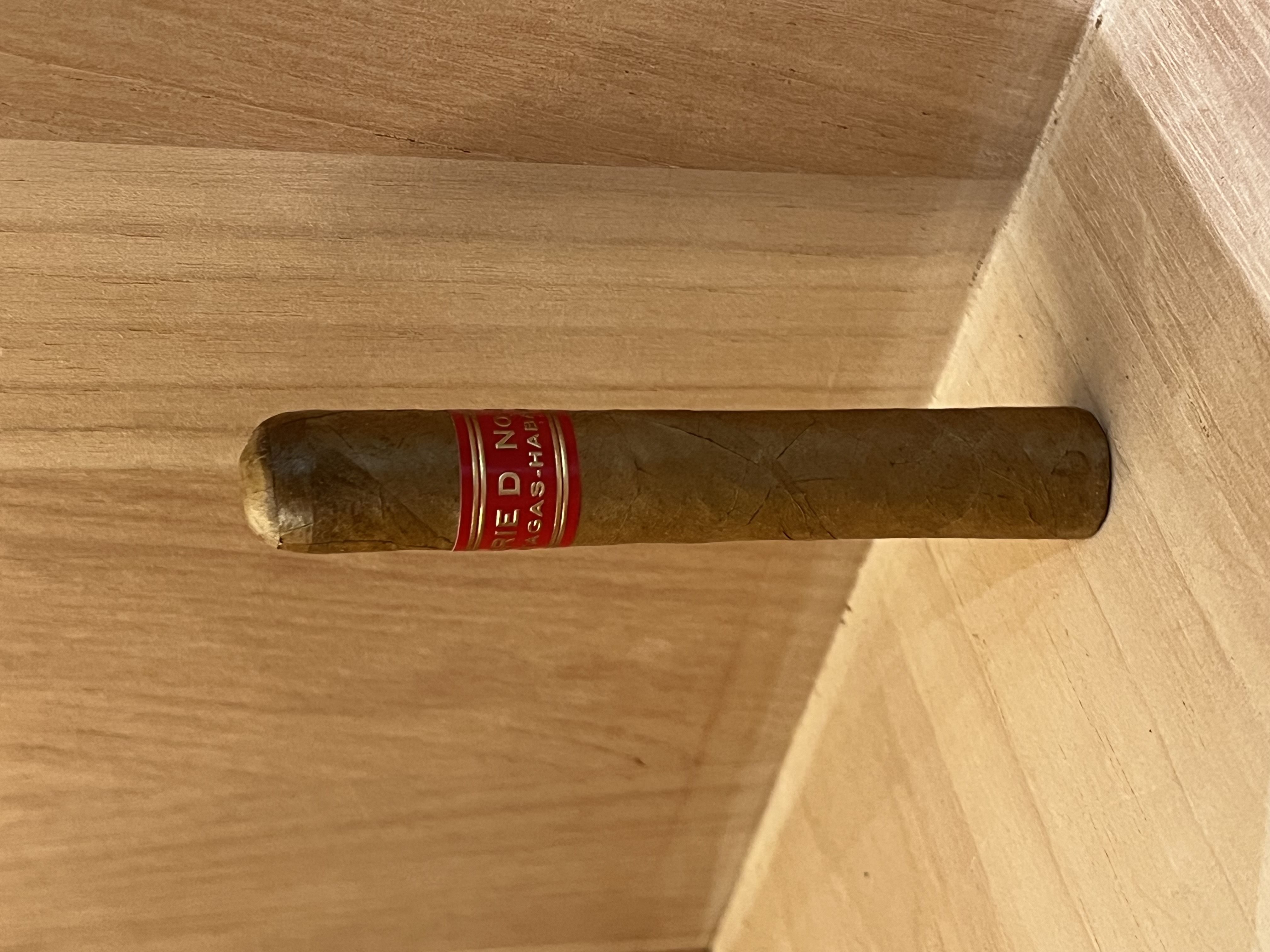 PARTAGAS SERIE帕特加斯D4 （單支）
